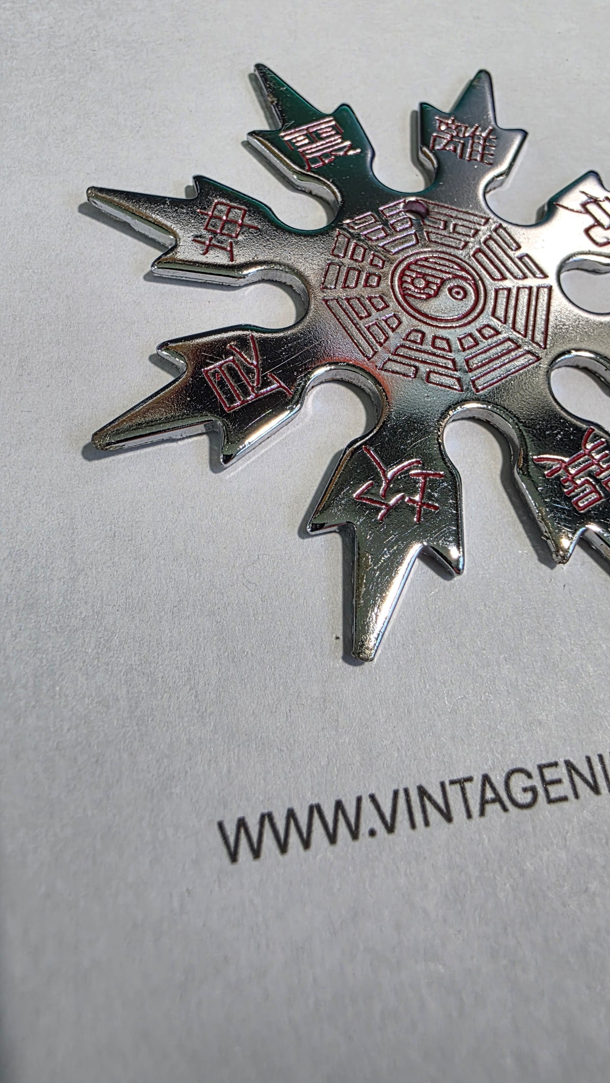 8 POINT SILVER SNOWFLAKE W/ RED YIN YANG DESIGN TAIWAN Ref 8011