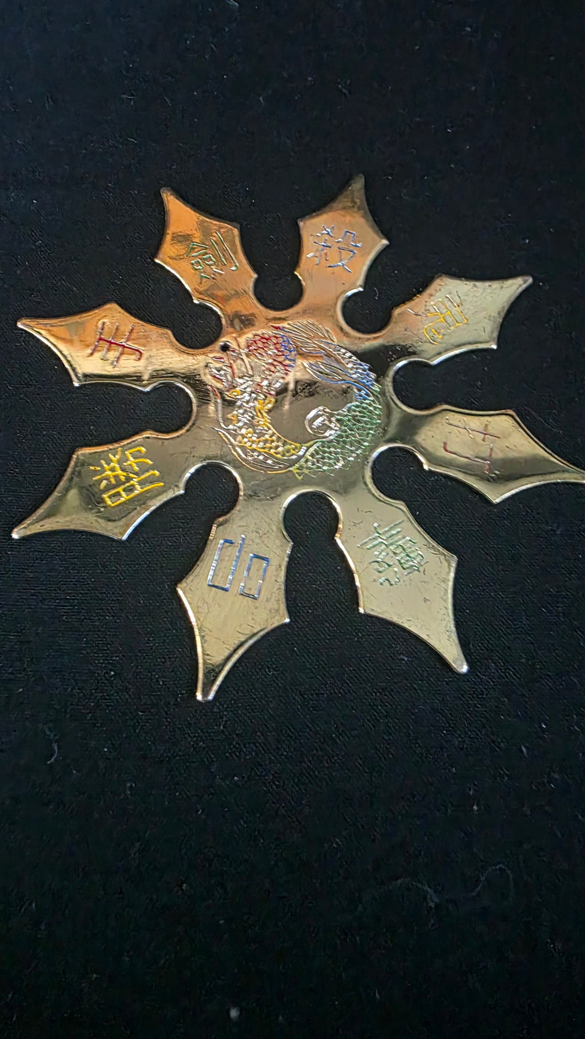 8 POINT GOLD W/ RAINBOW DRAGON DESIGN 4 INCH TAIWAN Ref 8071