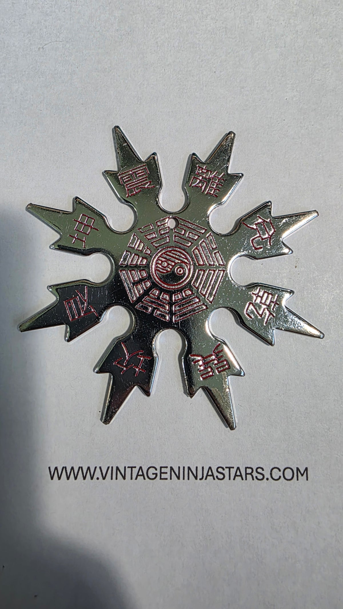 8 POINT SILVER SNOWFLAKE W/ RED YIN YANG DESIGN TAIWAN Ref 8011