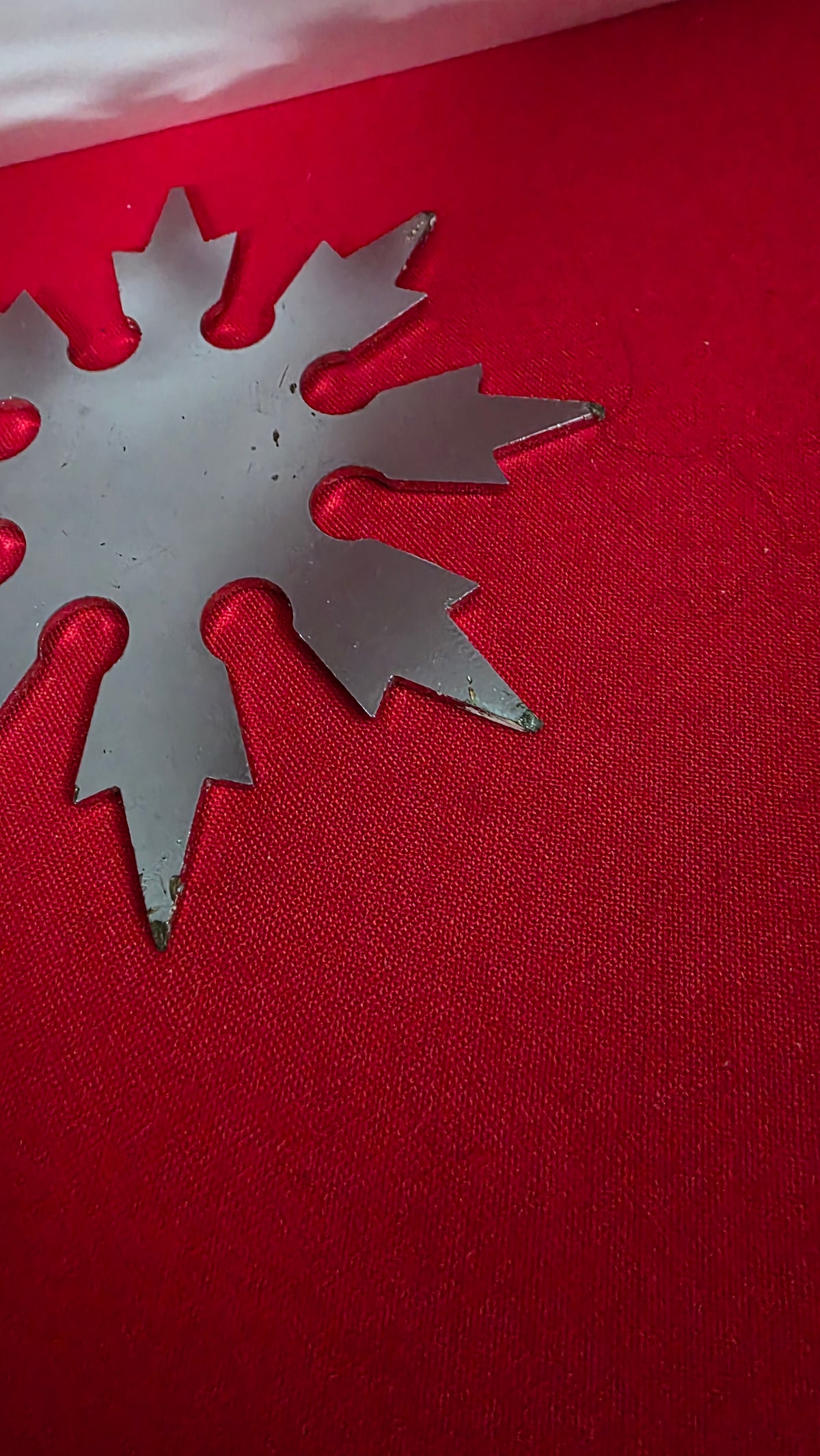 8 POINT SILVER SNOWFLAKE STYLE WITH DRAGON DESIGN Ref 8017