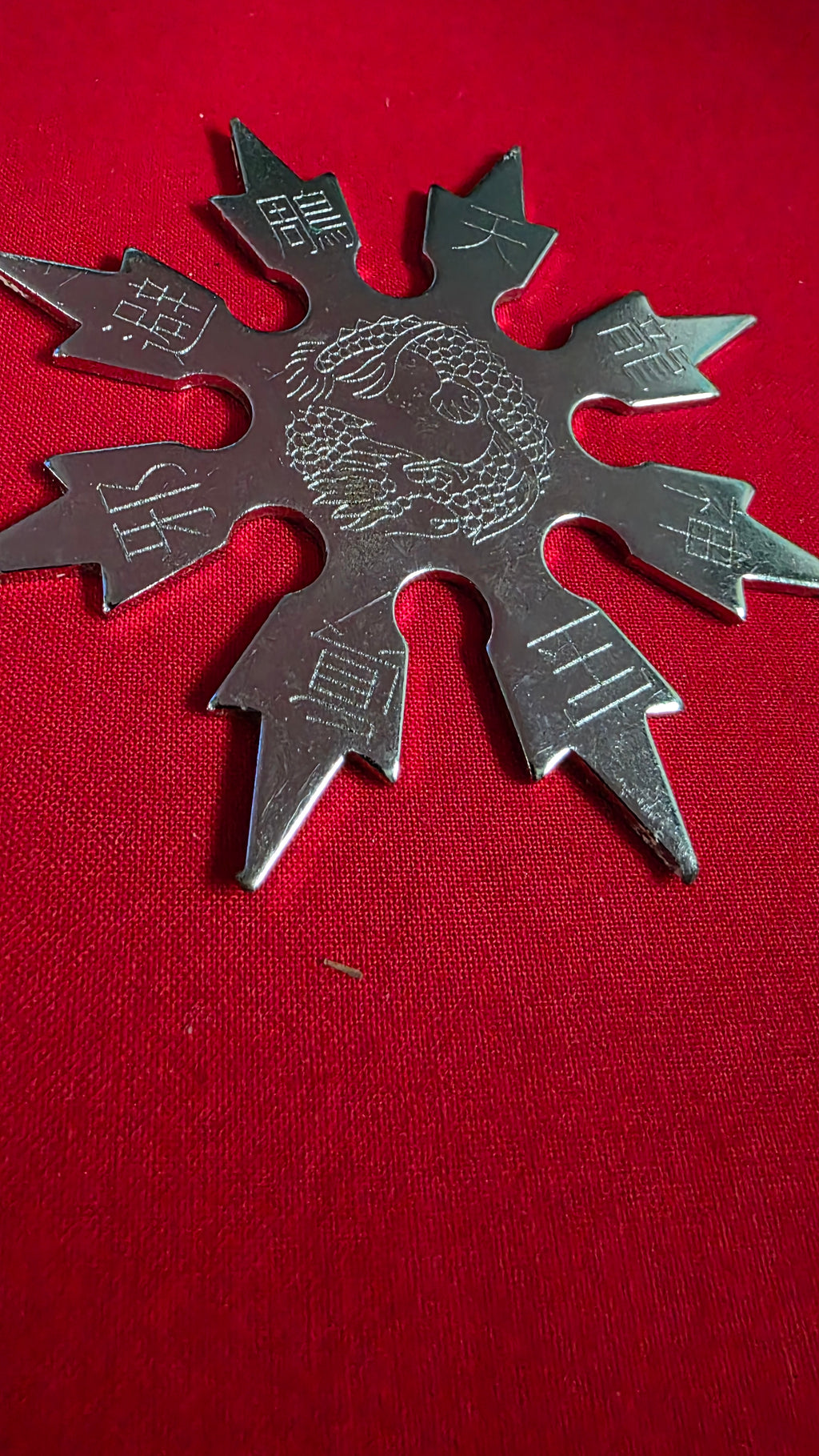 8 POINT SILVER SNOWFLAKE STYLE WITH DRAGON DESIGN Ref 8017