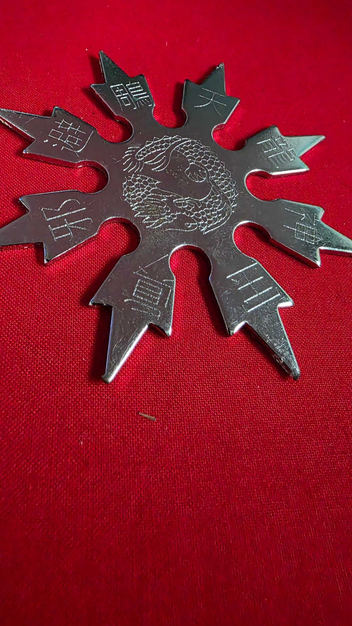 8 POINT SILVER SNOWFLAKE STYLE WITH DRAGON DESIGN Ref 8017