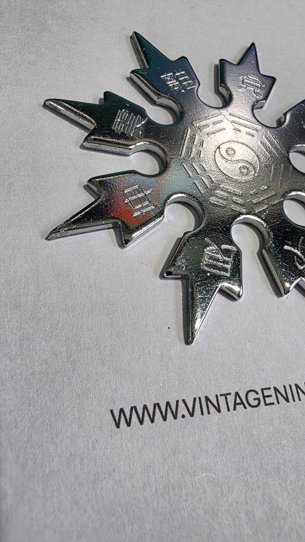 8 POINT SILVER SNOWFLAKE W/ YIN YANG DESIGN Ref 8010