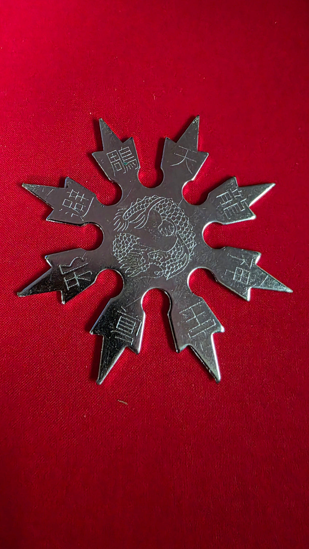 8 POINT SILVER SNOWFLAKE STYLE WITH DRAGON DESIGN Ref 8017