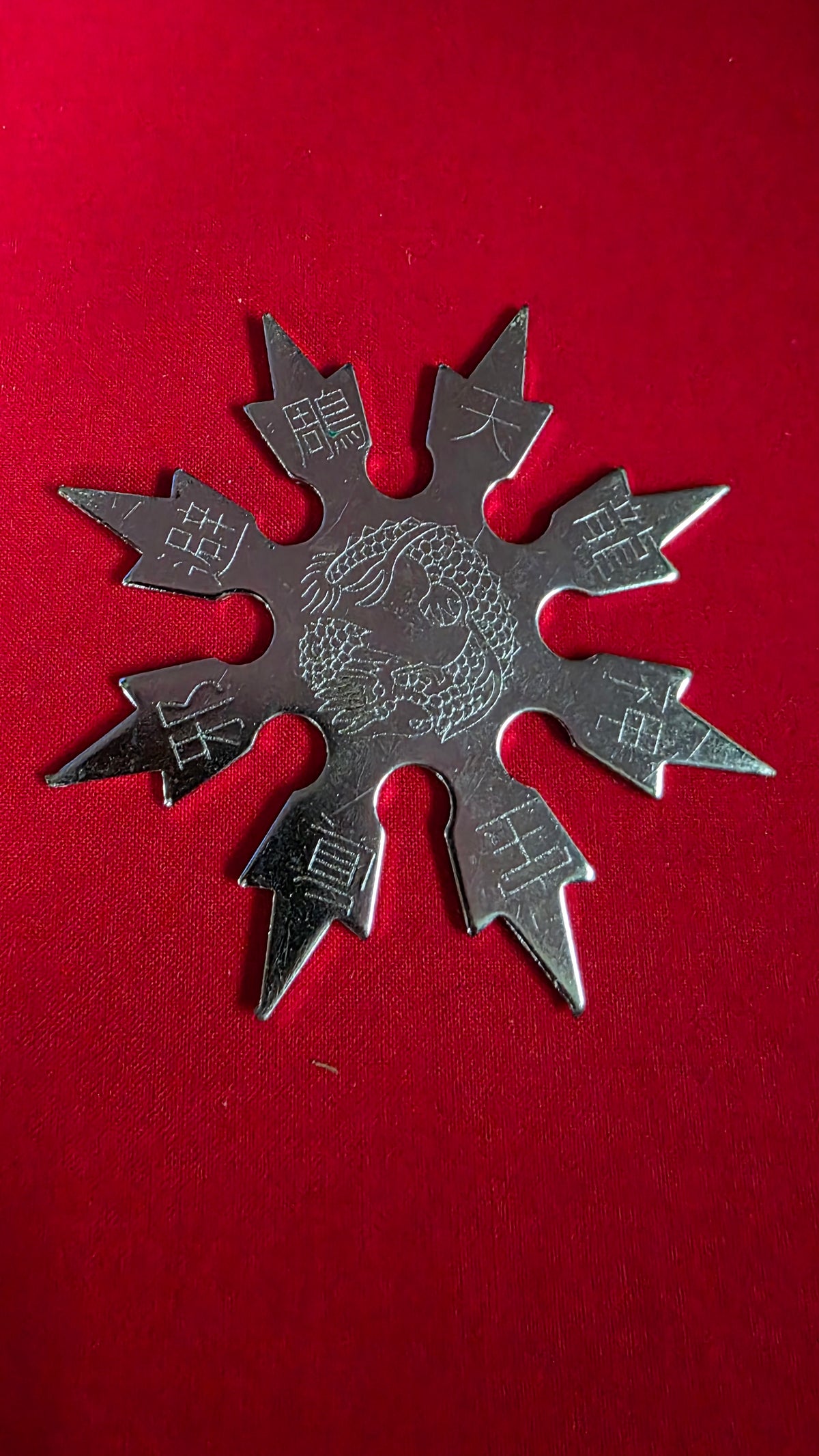 8 POINT SILVER SNOWFLAKE STYLE WITH DRAGON DESIGN Ref 8017