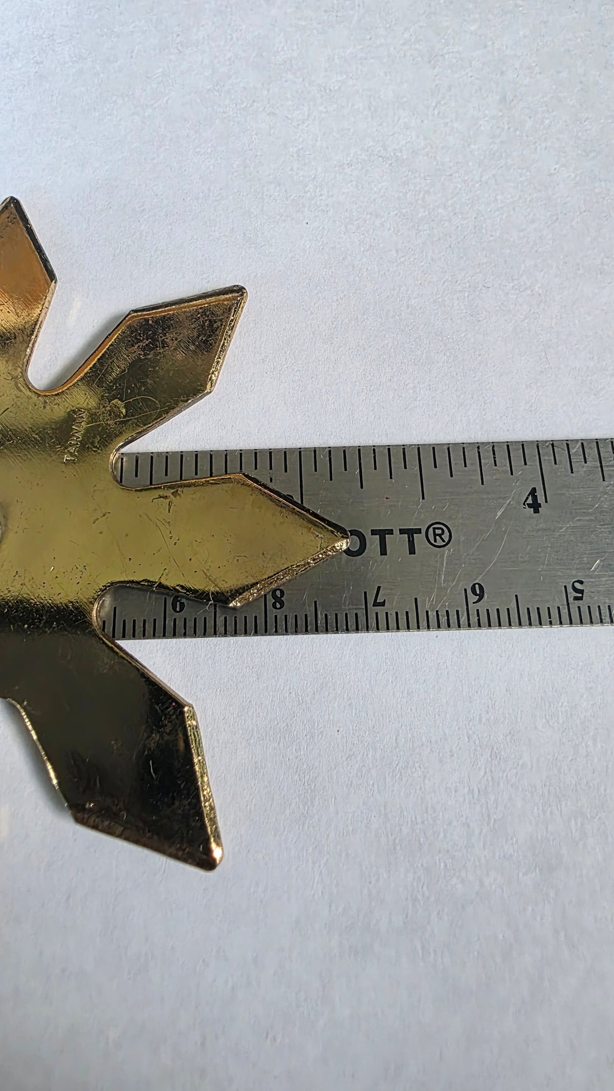 8 POINT GOLD W/ RAINBOW WRITING 3 1/4 INCH TAIWAN Ref 8027