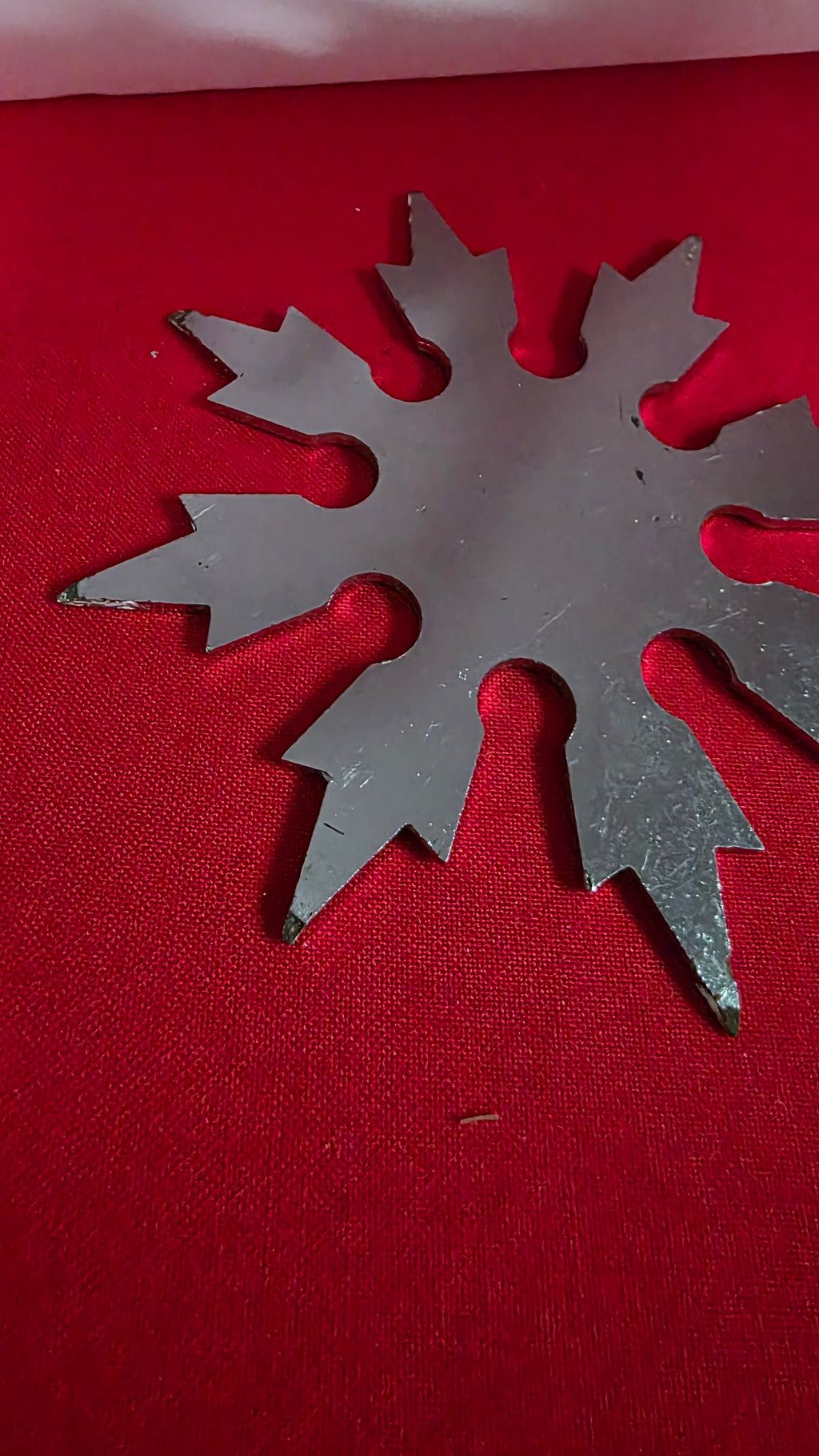 8 POINT SILVER SNOWFLAKE STYLE WITH DRAGON DESIGN Ref 8017