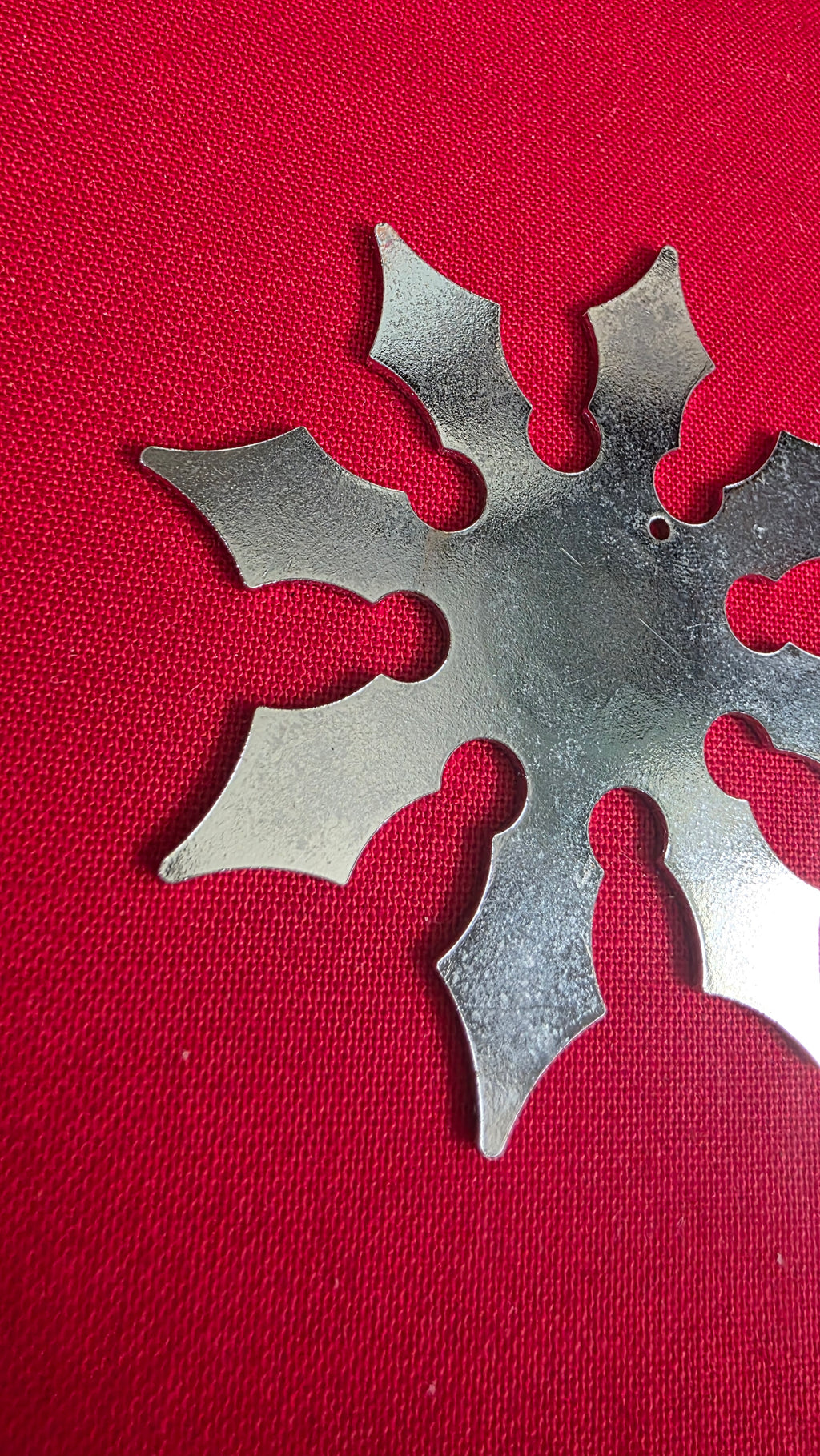 8 POINT SILVER W/ RED DESIGN 2.5 INCH Ref 8054