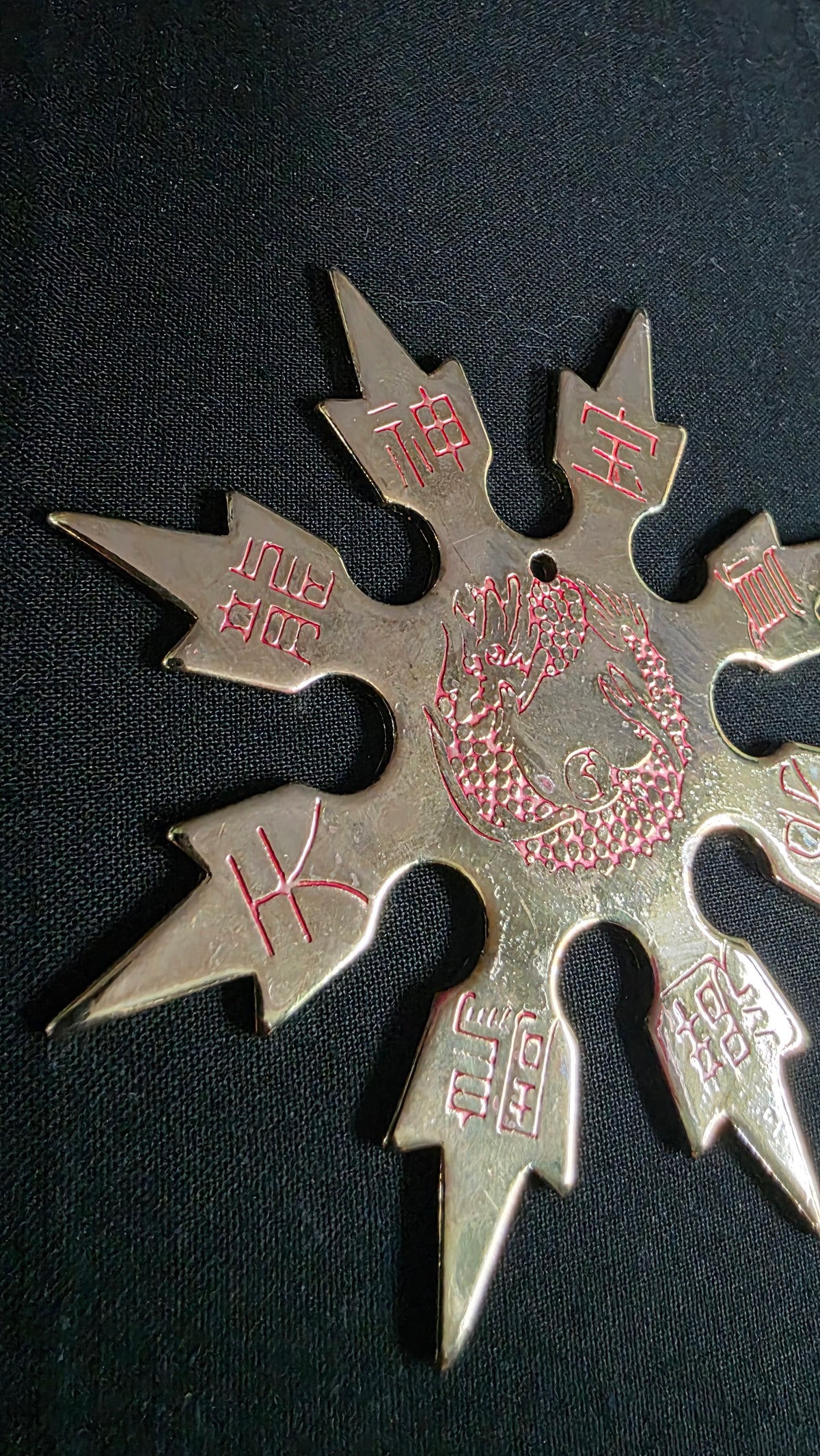 8 POINT 4 INCH GOLD W/ RED DRAGON DESIGN TAIWAN Ref 8072