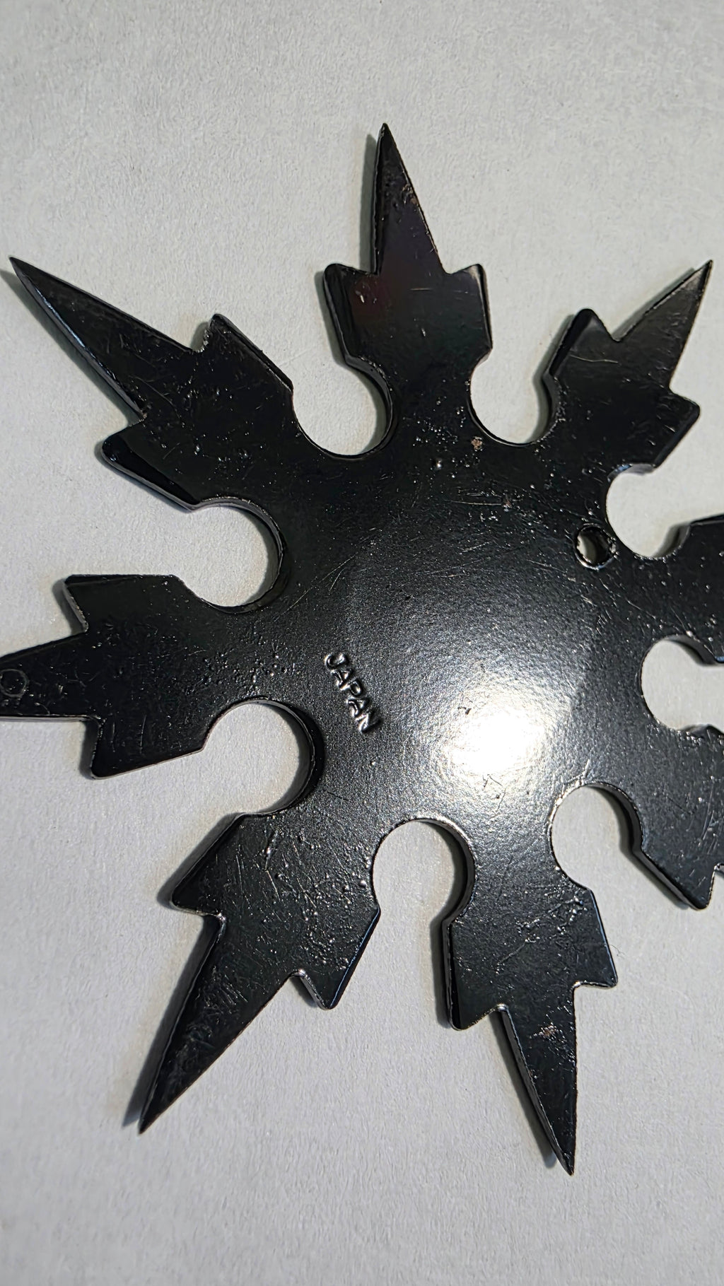 8 POINT SMALL BLACK GRANDMASTER ALAN LEE COMPANION STAR W/ RED YIN YANG DESIGN JAPAN Ref 8014