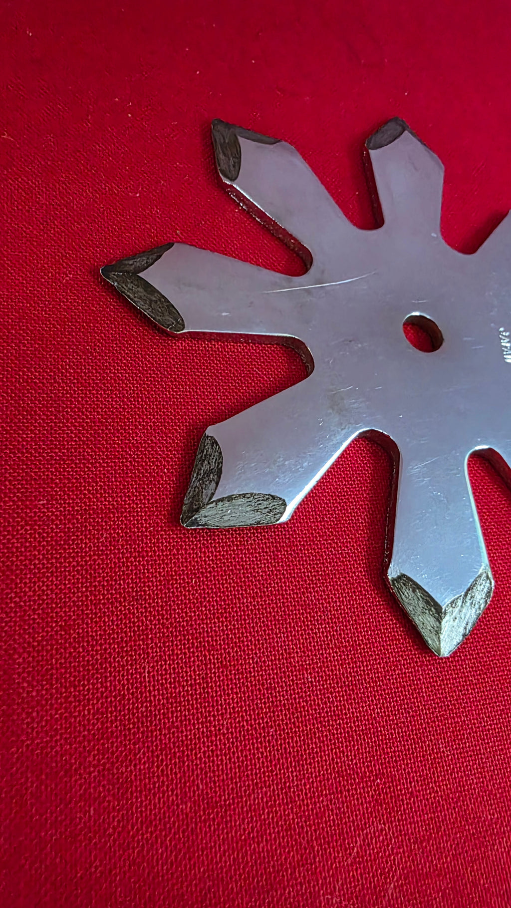 8 POINT PRO DRAGON 3.25 INCH SILVER W/ RED DRAGON DESIGN JAPAN Ref 8066