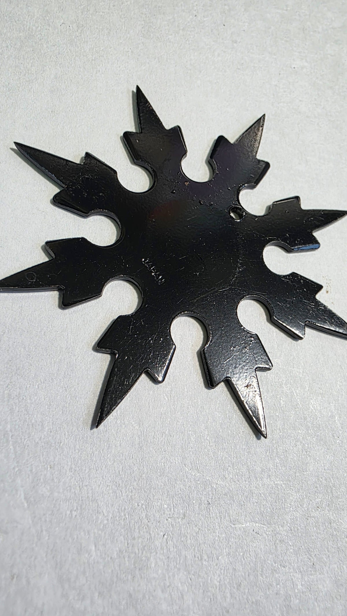 8 POINT SMALL BLACK GRANDMASTER ALAN LEE COMPANION STAR W/ RED YIN YANG DESIGN JAPAN Ref 8014