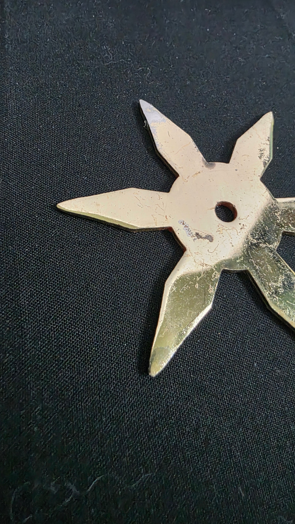 6 POINT GOLD TONE W/ RED DRAGON DESIGN 3.5 INCH TAIWAN