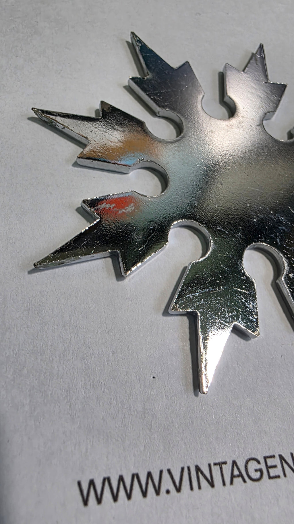 8 POINT SILVER SNOWFLAKE W/ YIN YANG DESIGN Ref 8010