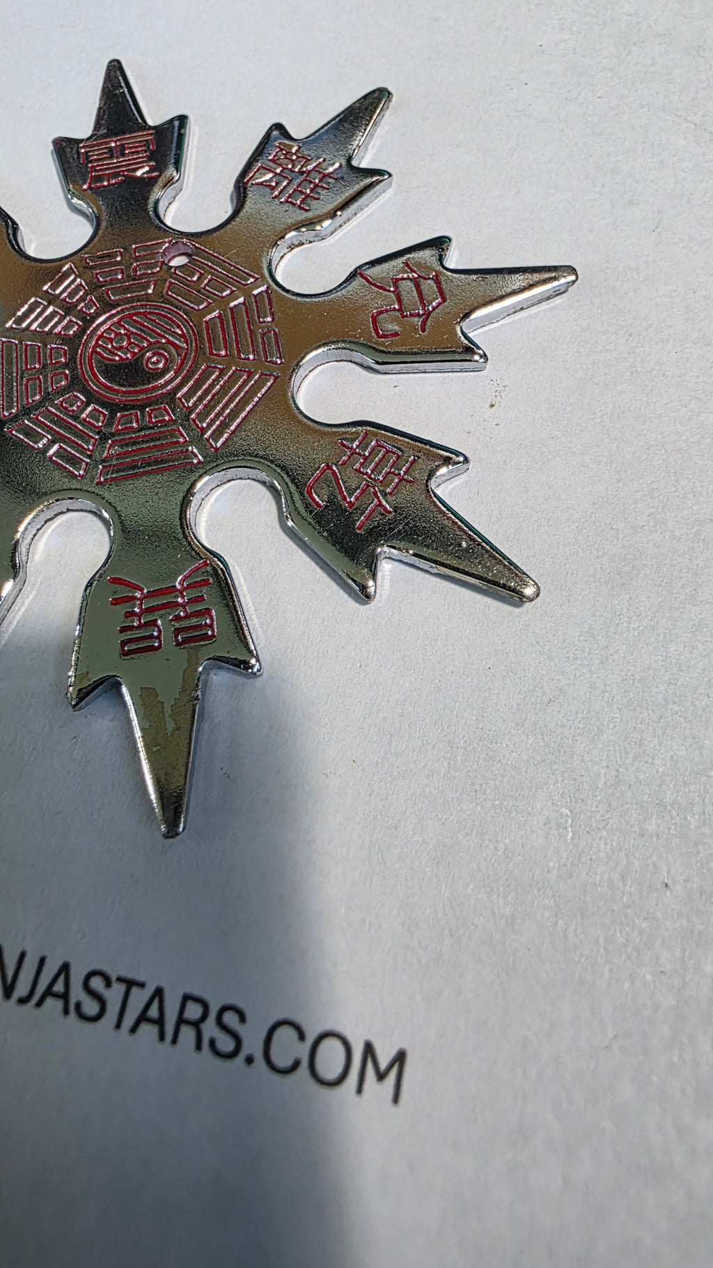 8 POINT SILVER SNOWFLAKE W/ RED YIN YANG DESIGN TAIWAN Ref 8011