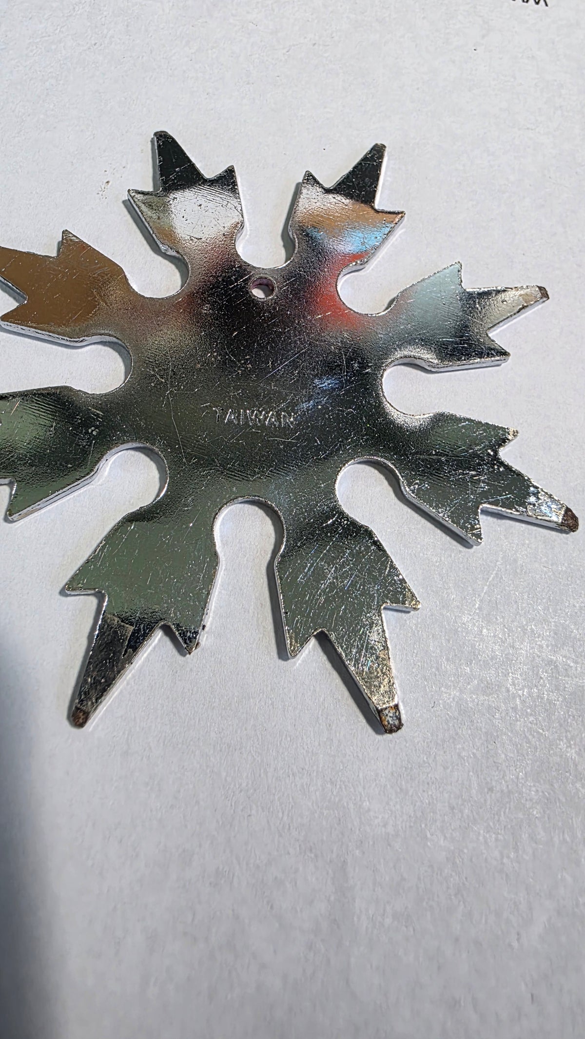 8 POINT SILVER SNOWFLAKE W/ RED YIN YANG DESIGN TAIWAN Ref 8011