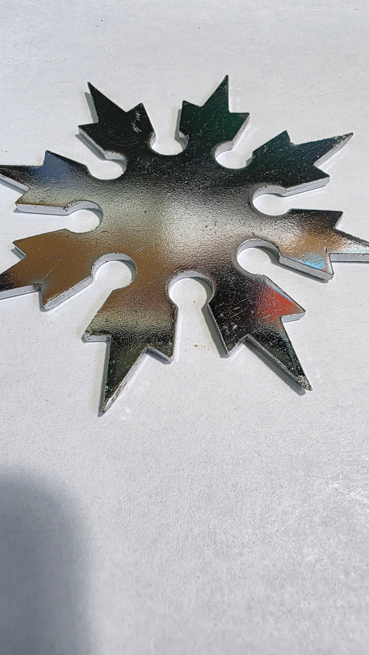 8 POINT SILVER SNOWFLAKE W/ YIN YANG DESIGN Ref 8010