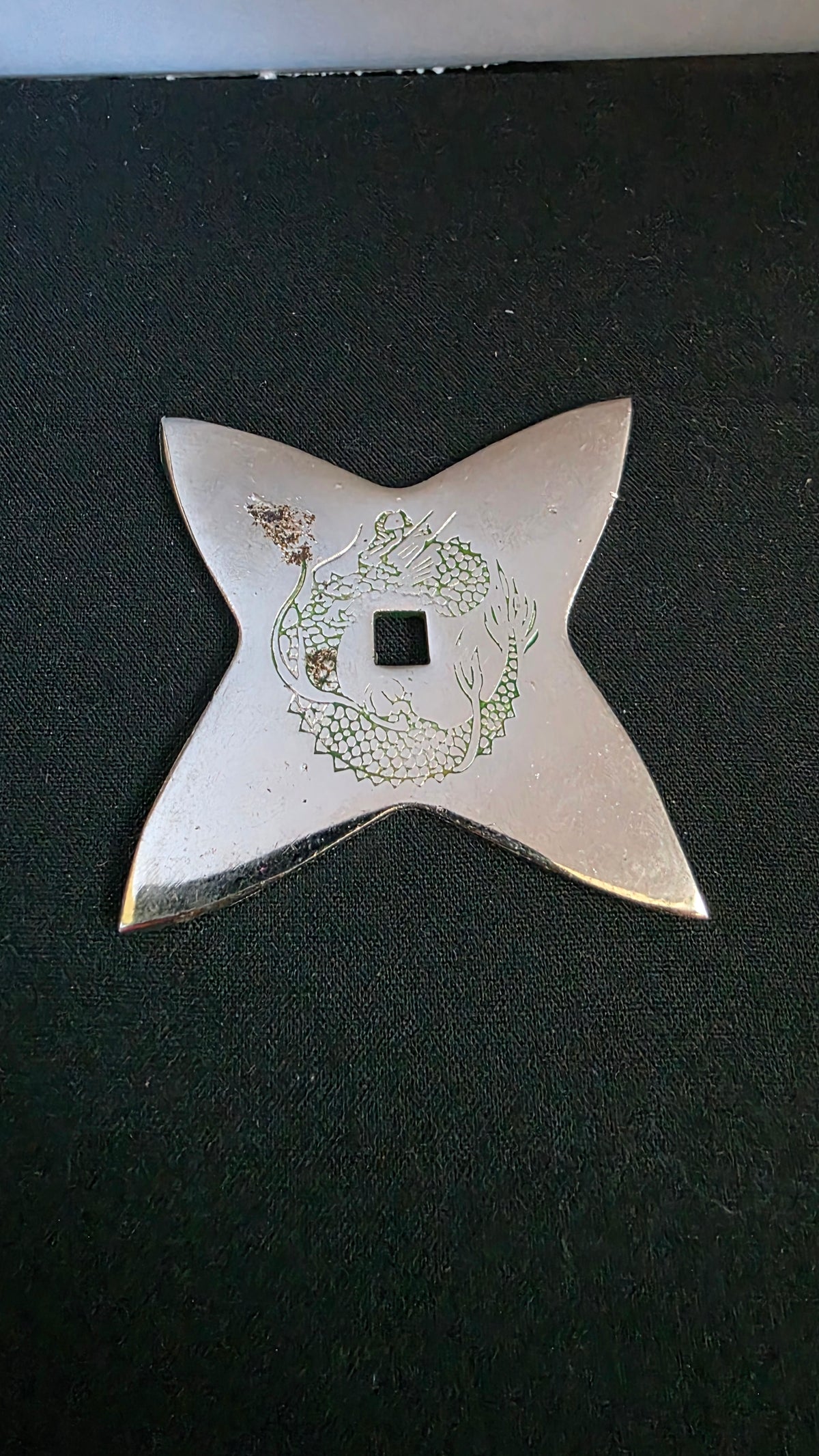4 POINT SILVER W/ GREEN DRAGON DESIGN 3.25 INCH KOREA Ref 4032