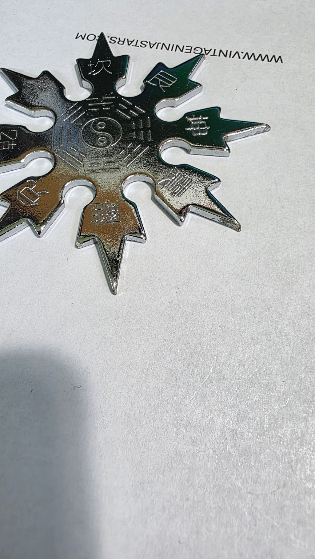 8 POINT SILVER SNOWFLAKE W/ YIN YANG DESIGN Ref 8010