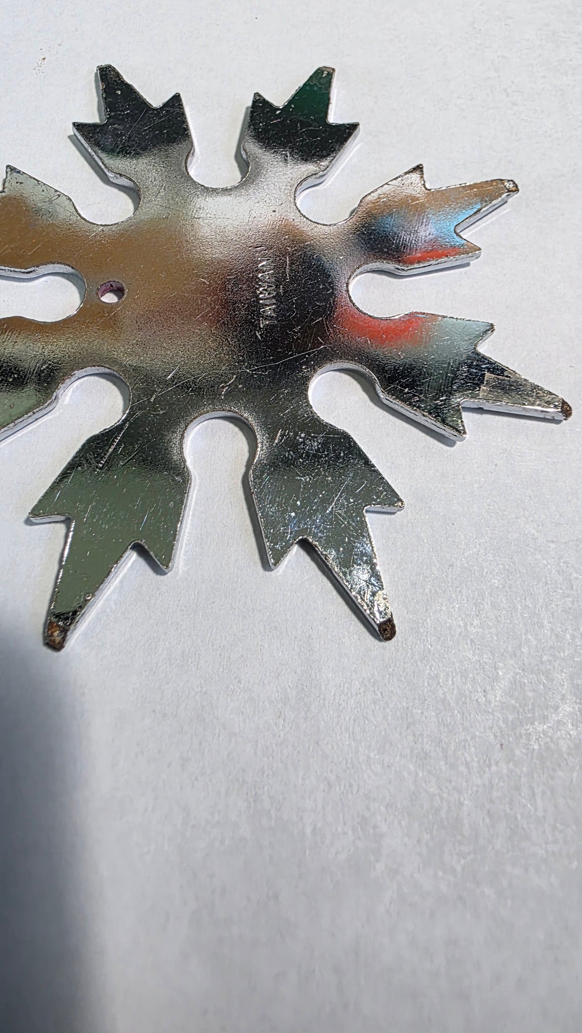 8 POINT SILVER SNOWFLAKE W/ RED YIN YANG DESIGN TAIWAN Ref 8011