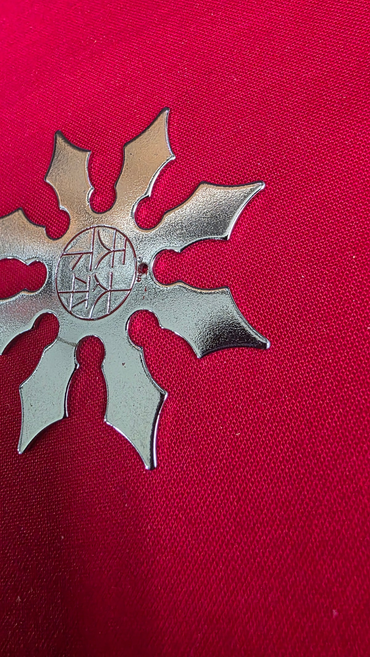 8 POINT SILVER W/ RED DESIGN 2.5 INCH Ref 8054