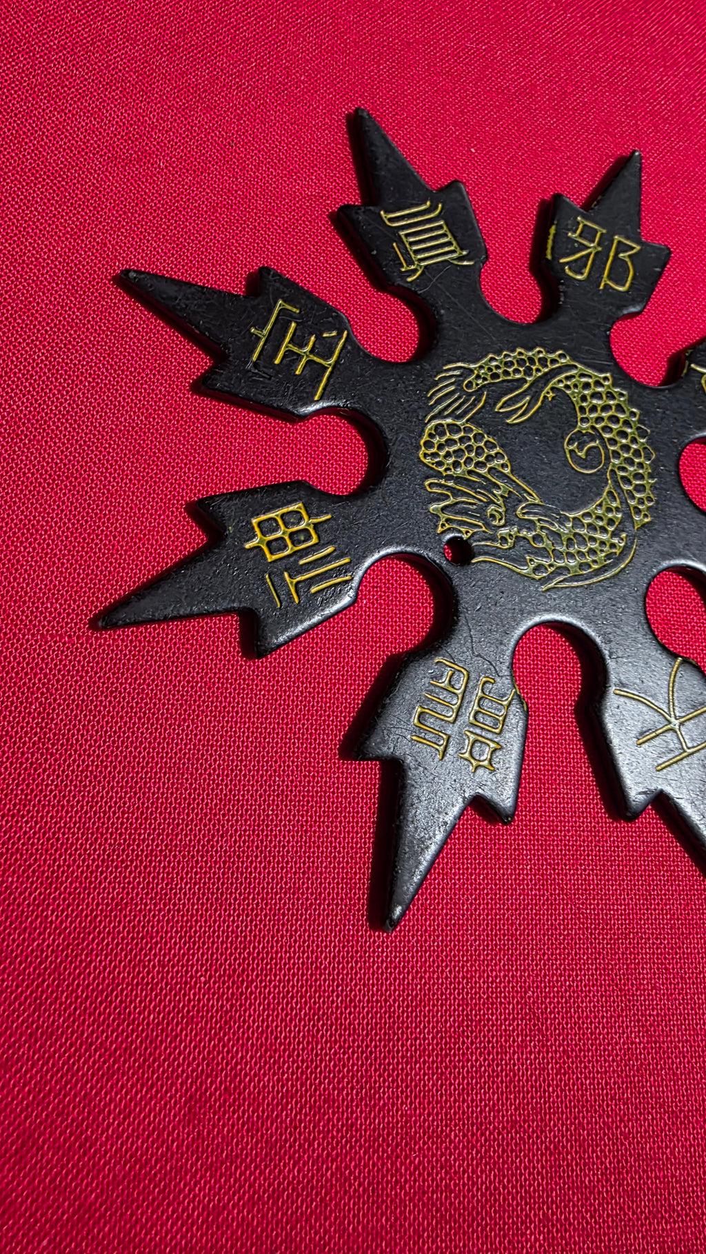 8 POINT BLACK W/ YELLOW DRAGON DESIGN 4 INCH TAIWAN Ref 8050