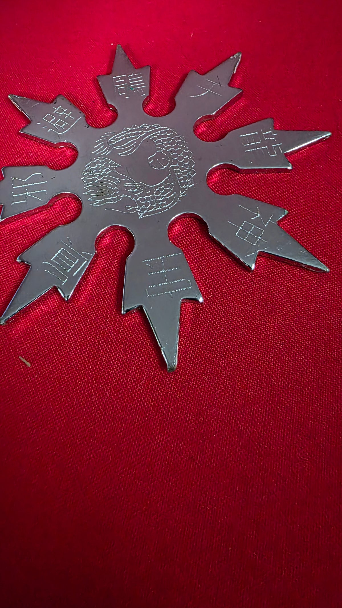 8 POINT SILVER SNOWFLAKE STYLE WITH DRAGON DESIGN Ref 8017