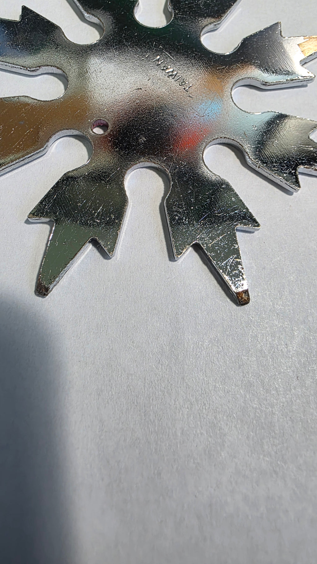 8 POINT SILVER SNOWFLAKE W/ RED YIN YANG DESIGN TAIWAN Ref 8011