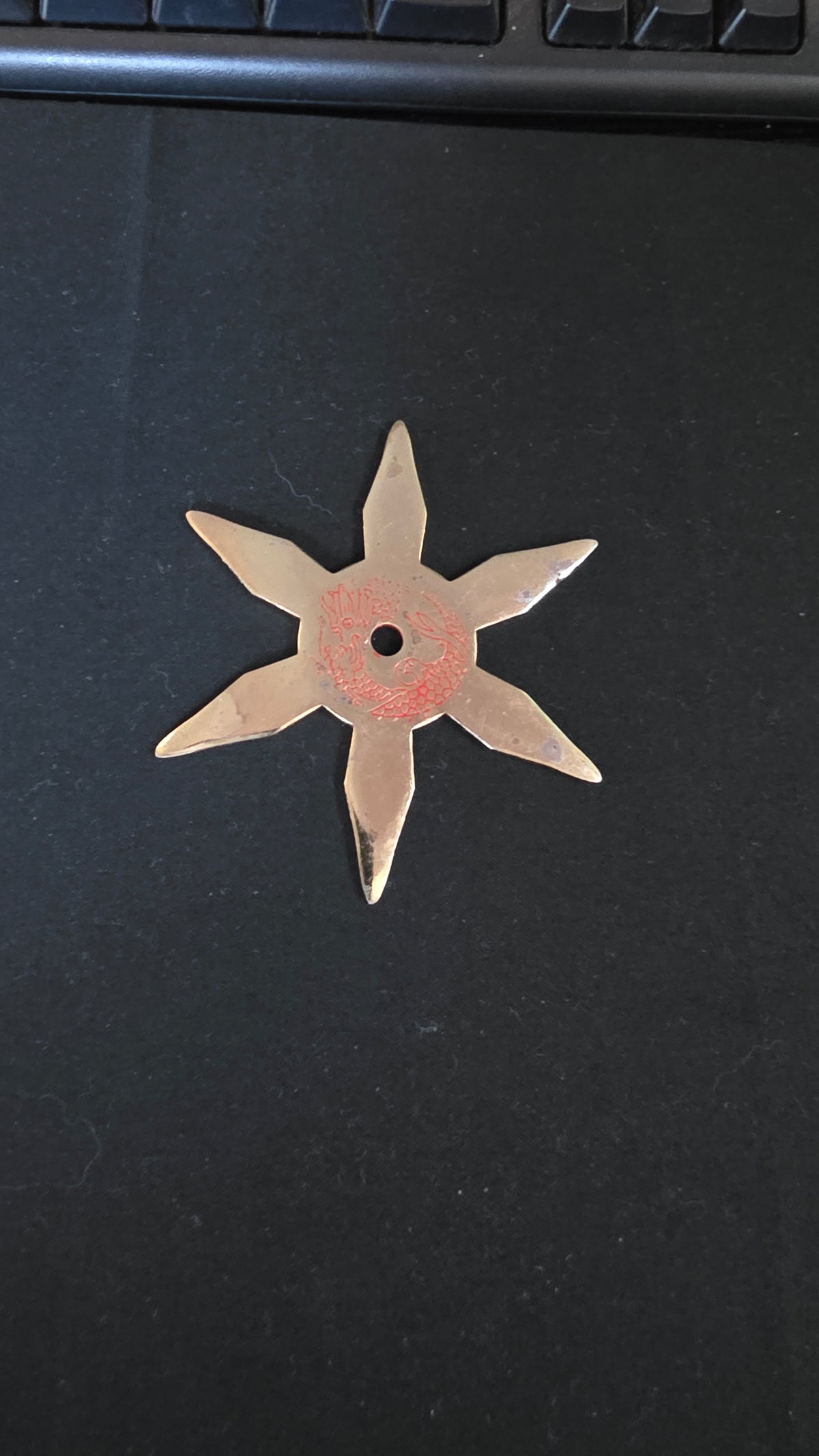6 POINT GOLD TONE W/ RED DRAGON DESIGN 3.5 INCH TAIWAN Ref 6012