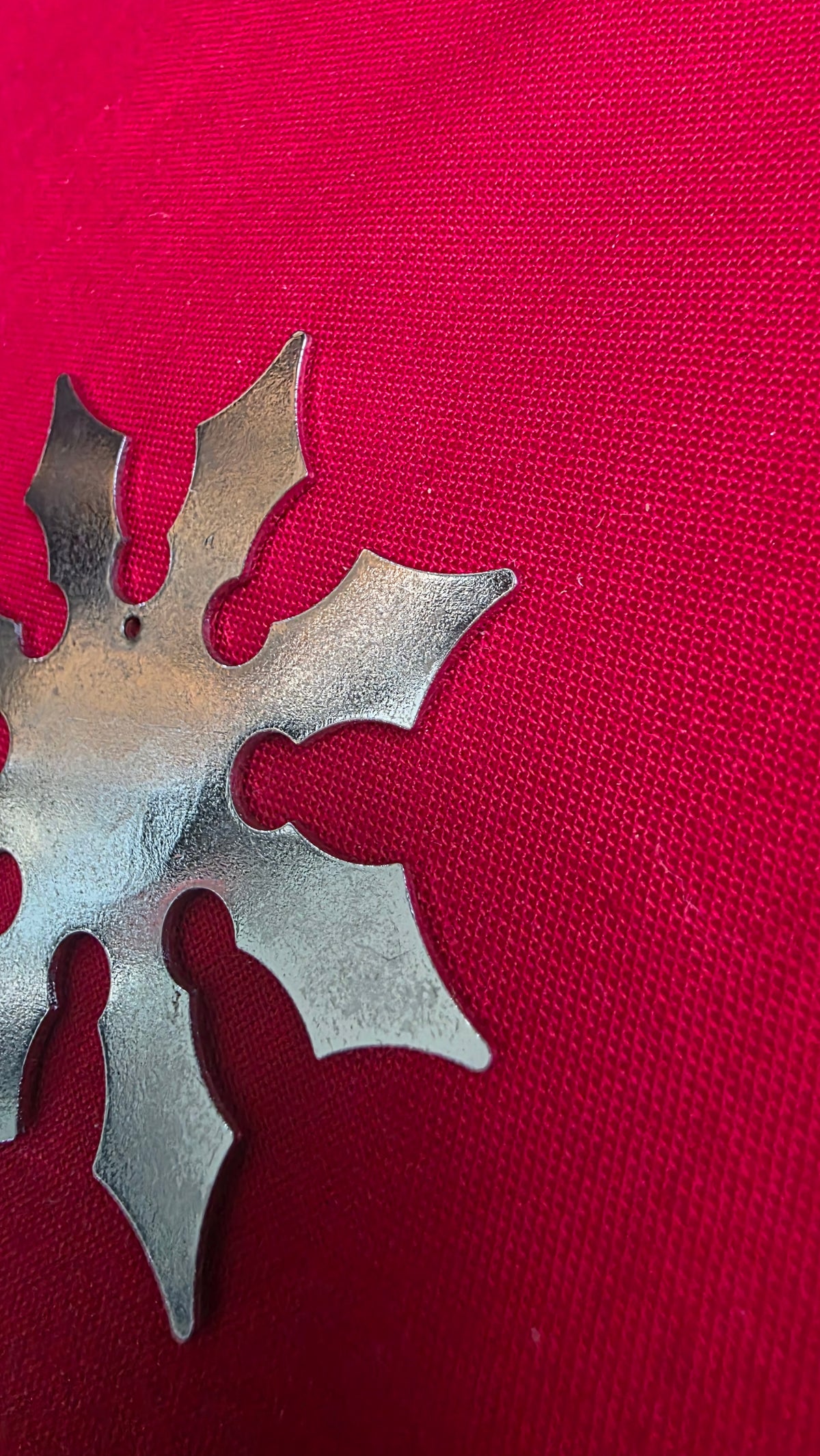 8 POINT SILVER W/ RED DESIGN 2.5 INCH Ref 8054