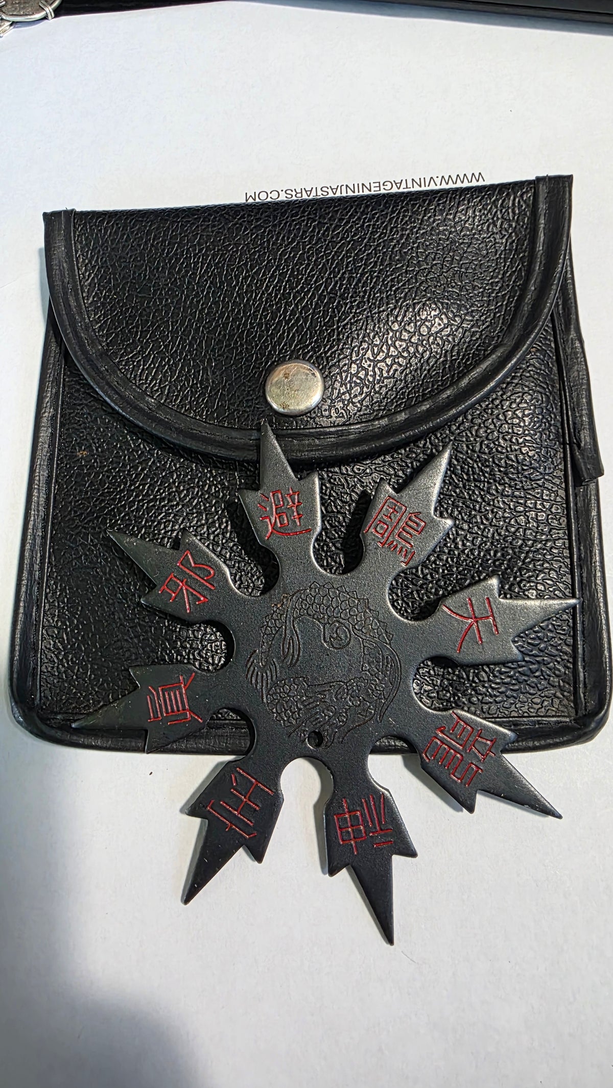8 POINT BLACK SNOWFLAKE STYLE W/ DRAGON AND RED GRAPHICS WITH CASE TAIWAN Ref 8013
