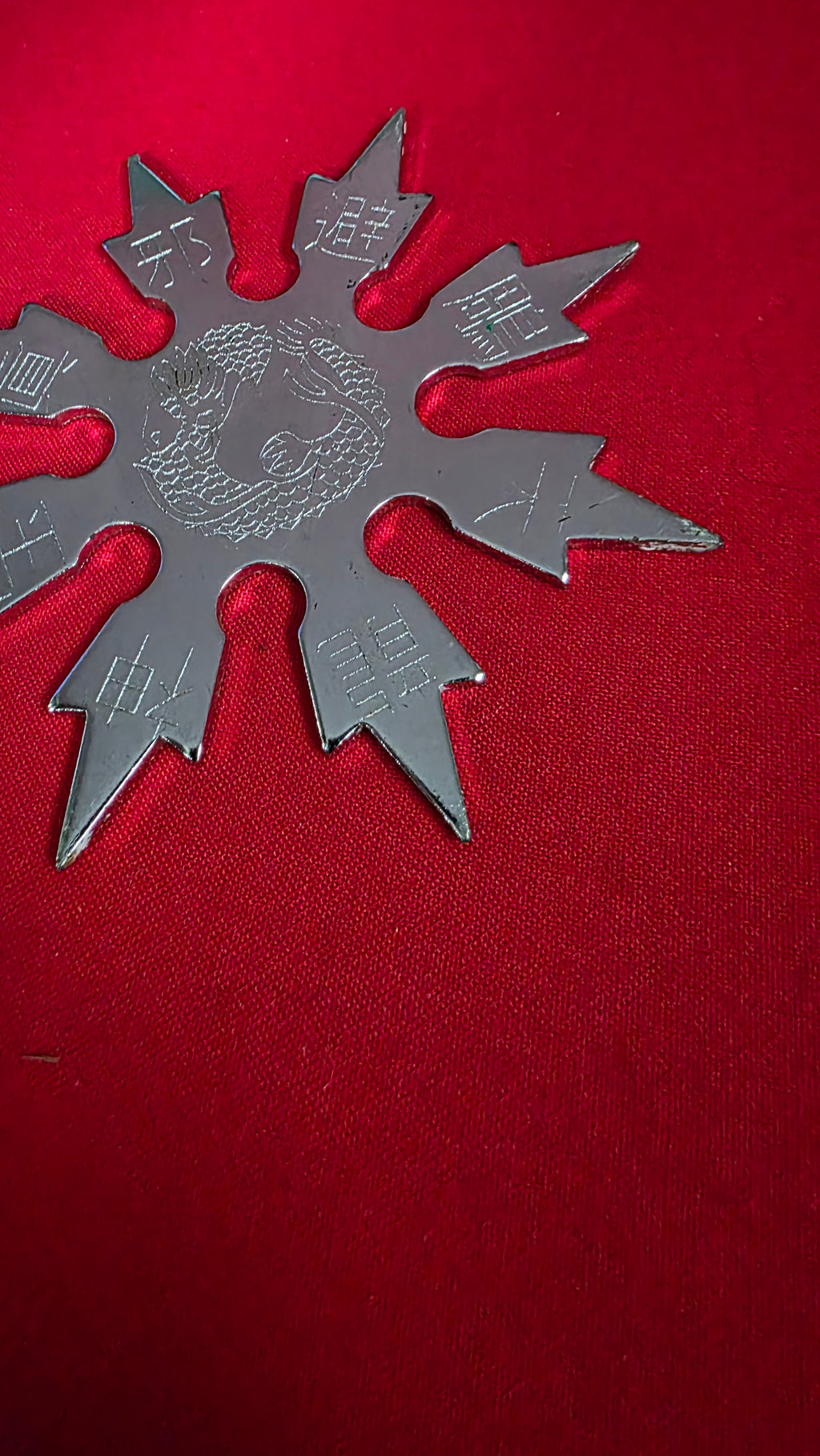 8 POINT SILVER SNOWFLAKE STYLE WITH DRAGON DESIGN Ref 8017