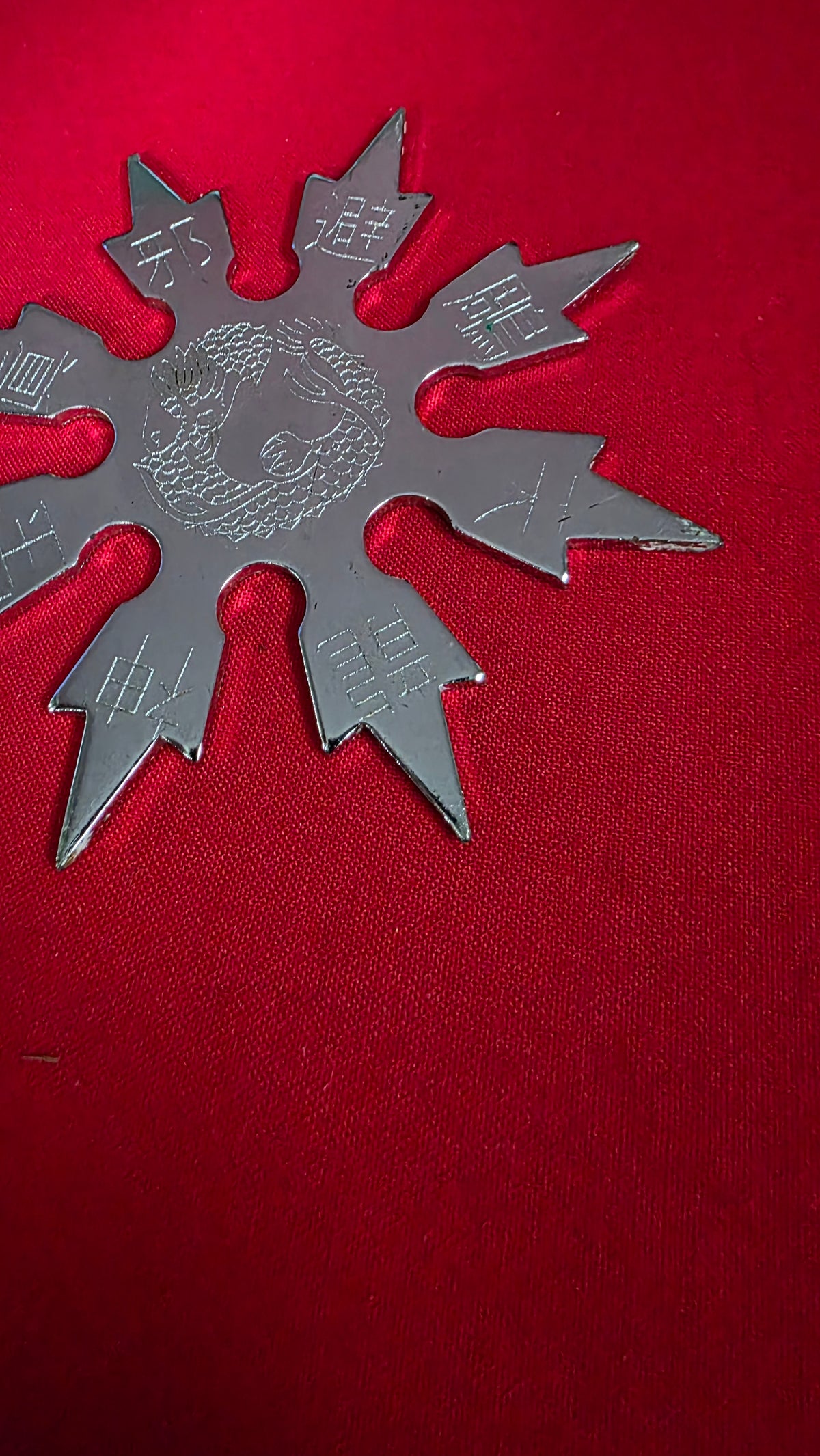 8 POINT SILVER SNOWFLAKE STYLE WITH DRAGON DESIGN Ref 8017