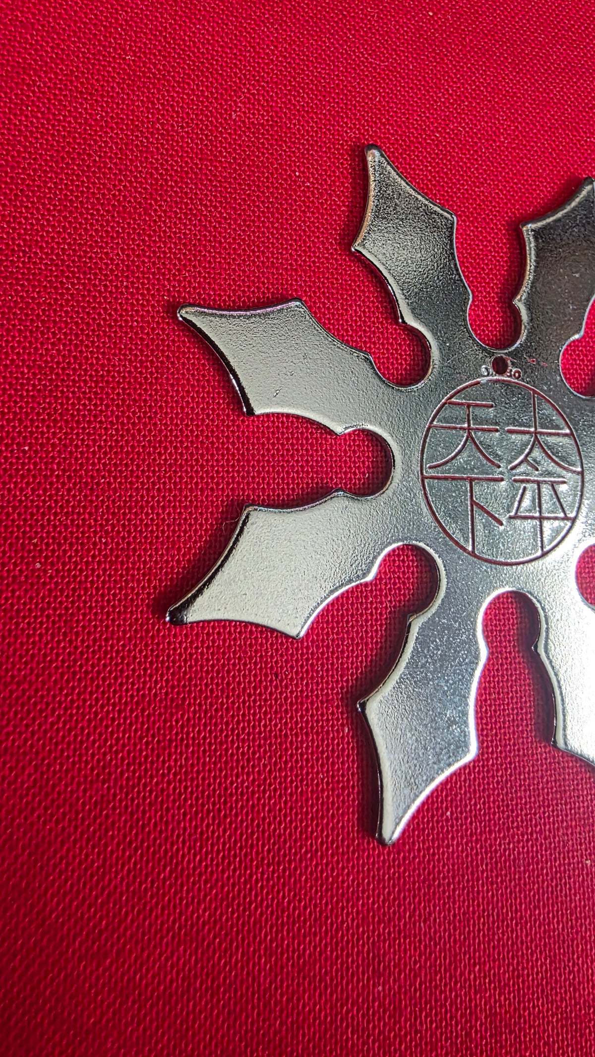 8 POINT SILVER W/ RED DESIGN 2.5 INCH Ref 8054
