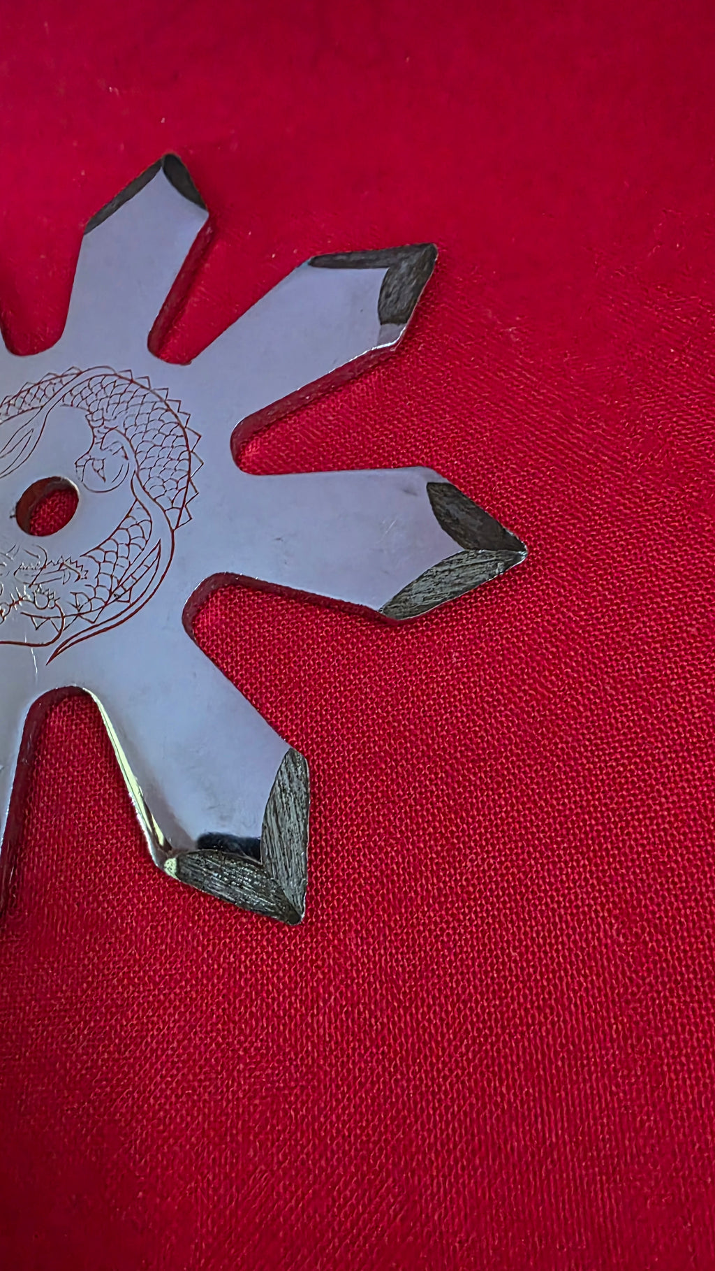 8 POINT PRO DRAGON 3.25 INCH SILVER W/ RED DRAGON DESIGN JAPAN Ref 8066