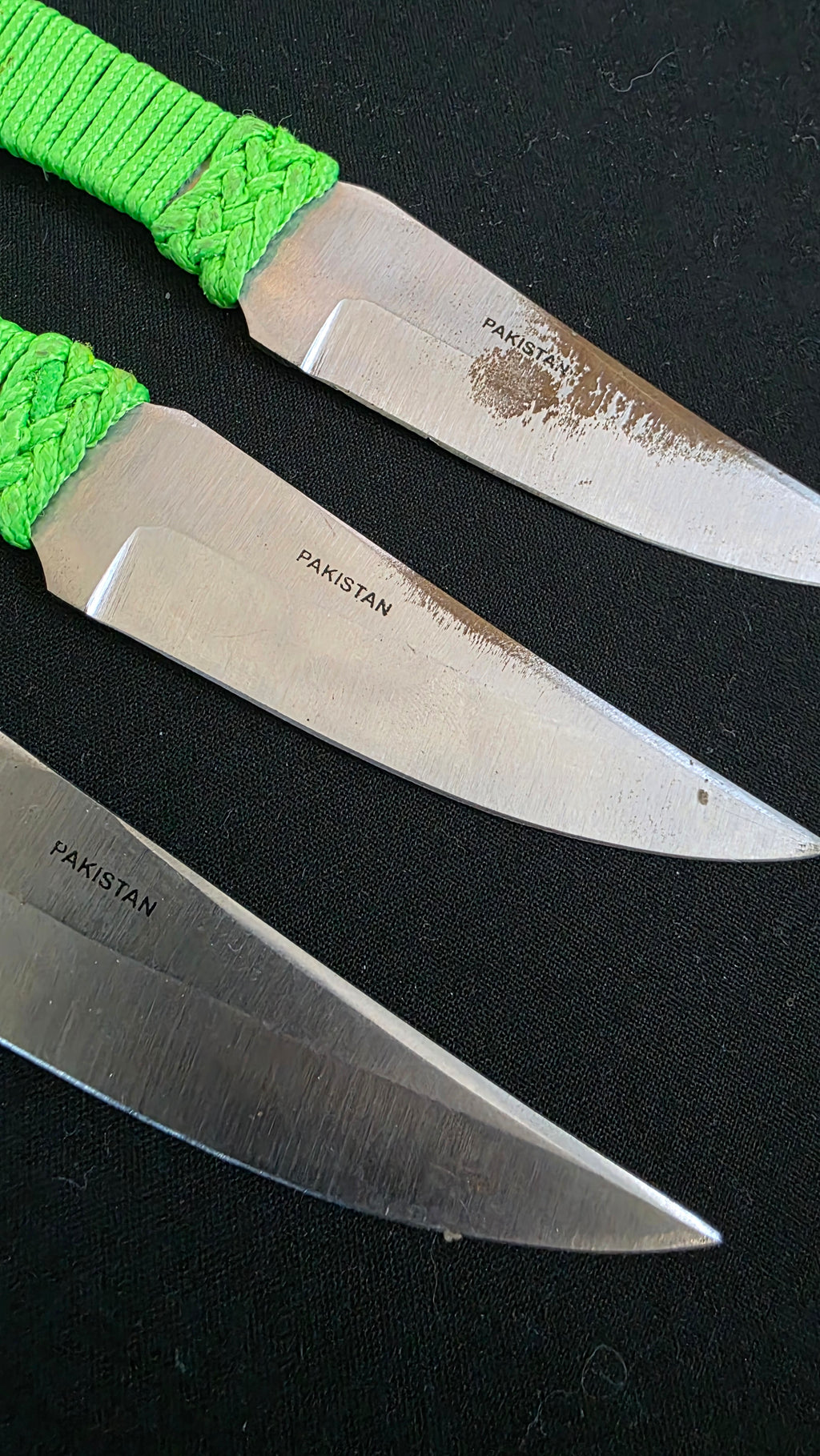 3 DEFENDER XTREME 6 INCH USED THROWING KNIVES Ref K004