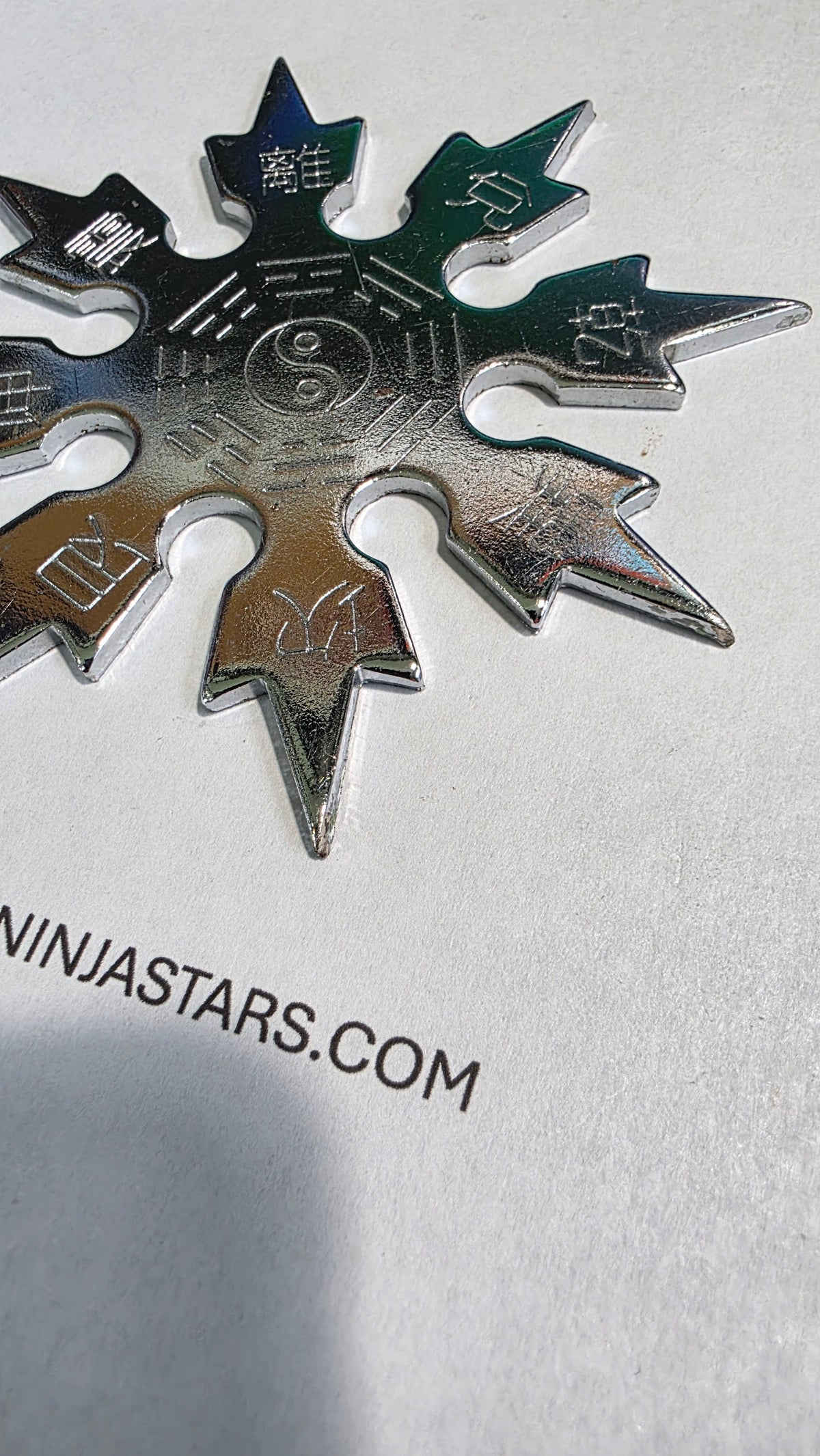 8 POINT SILVER SNOWFLAKE W/ YIN YANG DESIGN Ref 8010