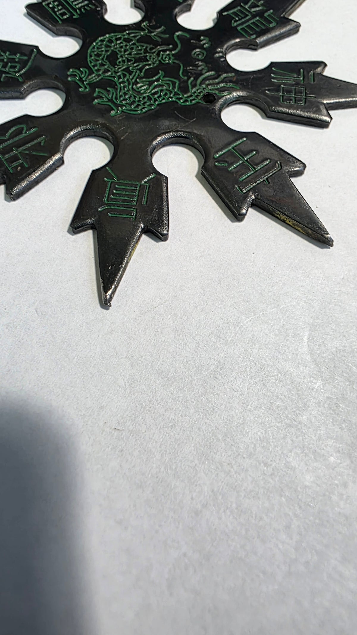 8 POINT DARK GREY SNOWFLAKE STYLE W/ GREEN DRAGON DESIGN JAPAN Ref 8012