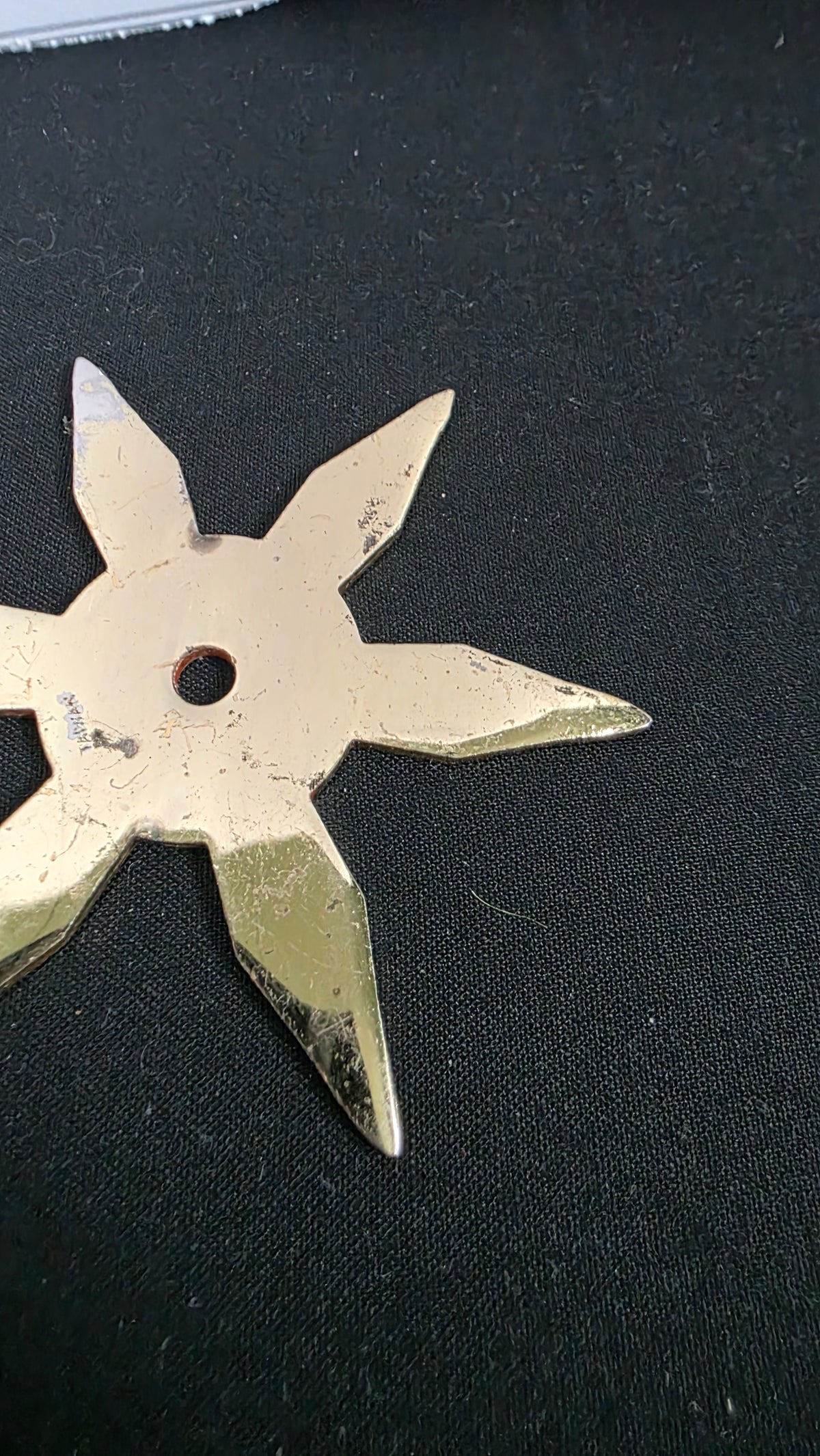 6 POINT GOLD TONE W/ RED DRAGON DESIGN 3.5 INCH TAIWAN