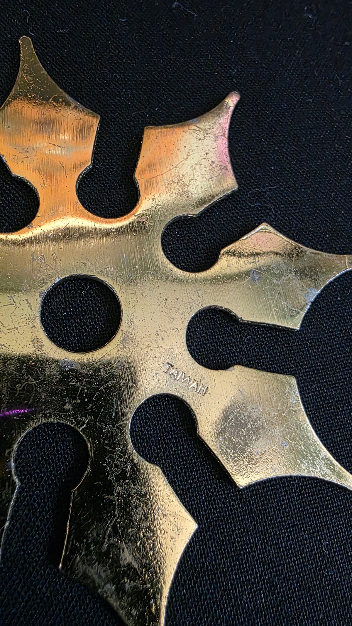 8 POINT GOLD W/ MULTICOLORED DESIGNS 3.5 INCH TAIWAN Ref 8067
