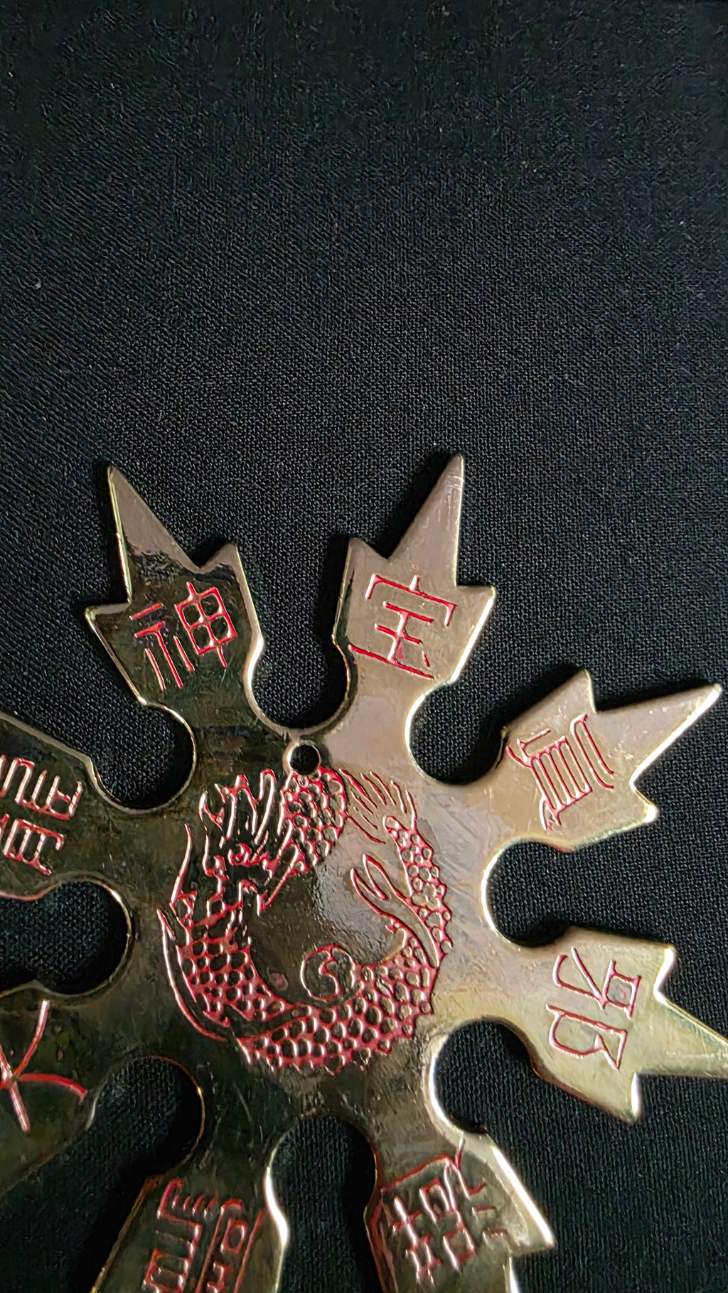8 POINT 4 INCH GOLD W/ RED DRAGON DESIGN TAIWAN Ref 8072