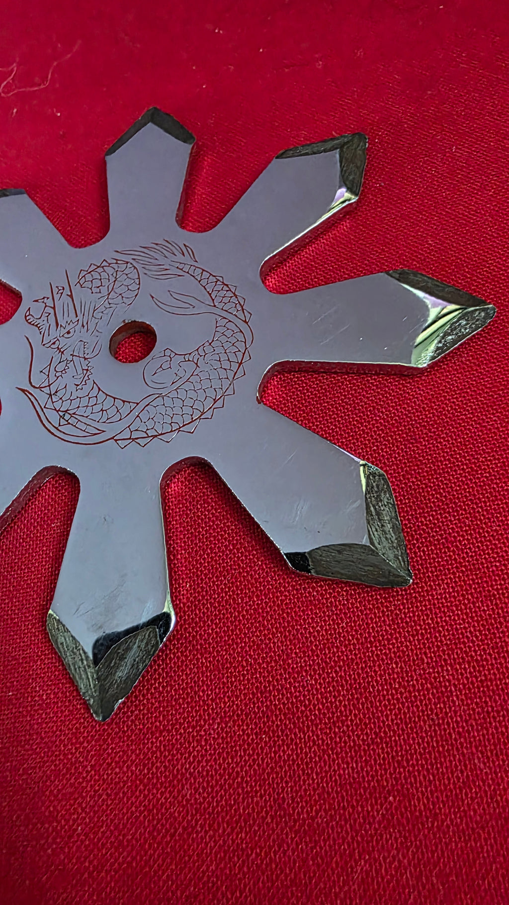 8 POINT PRO DRAGON 3.25 INCH SILVER W/ RED DRAGON DESIGN JAPAN Ref 8066