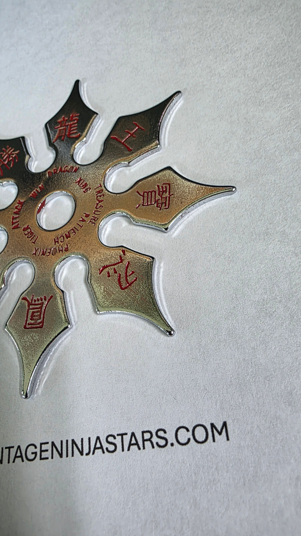 8 POINT SILVER RED WRITING 3 1/4 INCH TAIWAN Ref 8026