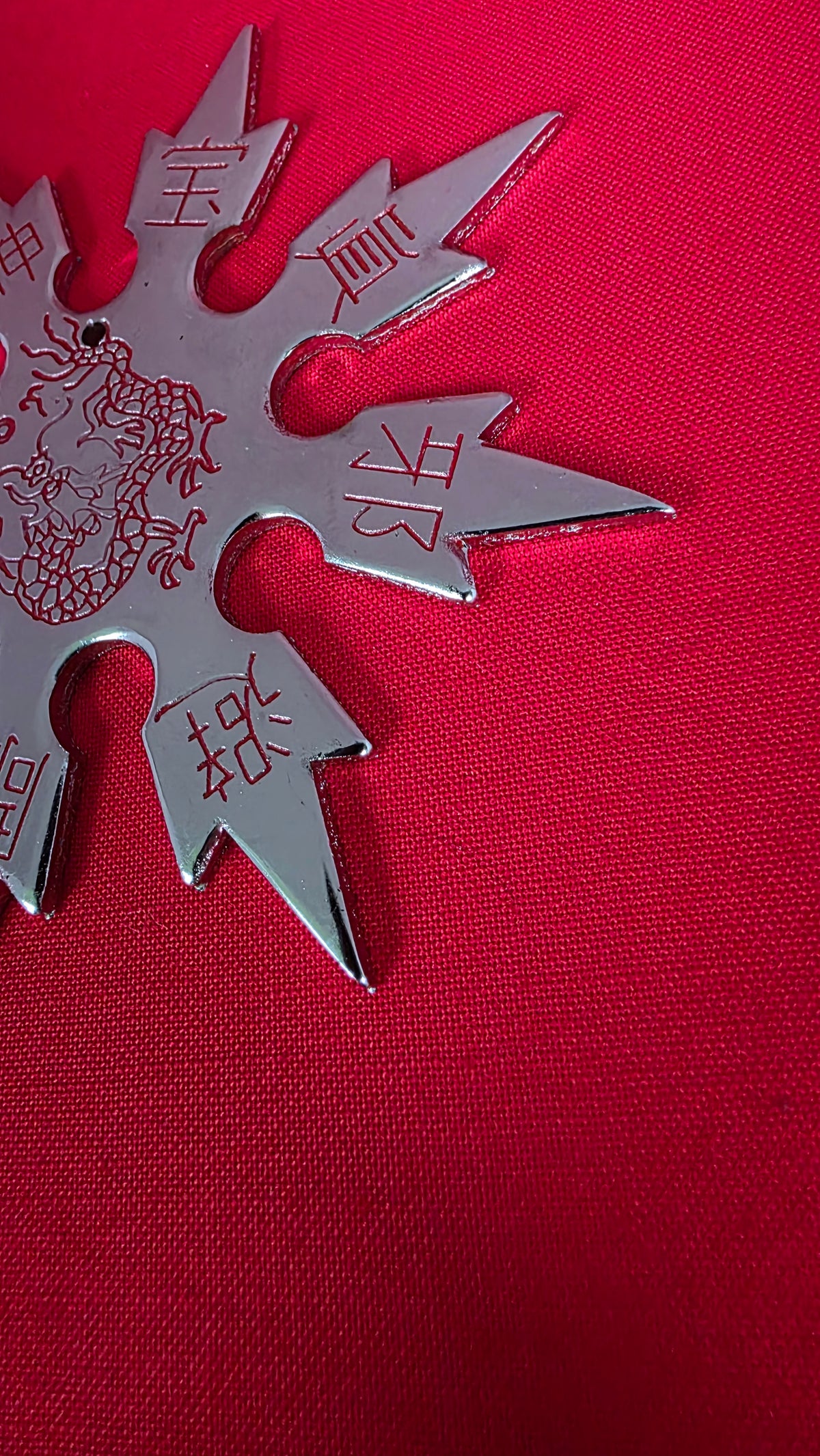 8 POINT SILVER W/ RED DRAGON DESIGN JAPAN 4 INCH Ref 8039