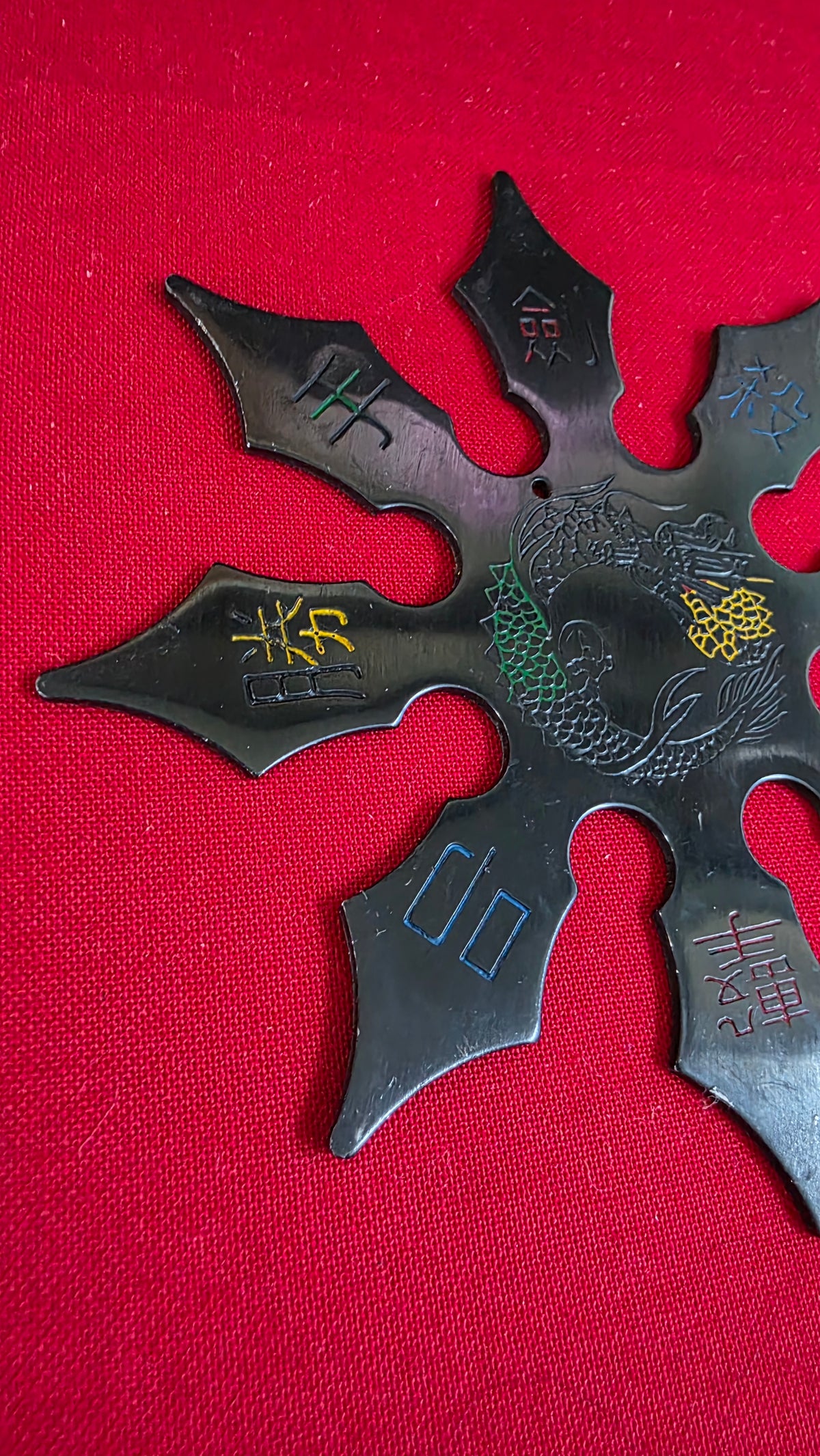 8 POINT BLACK W/ MULTICOLORED DESIGNS 4 INCH TAIWAN Ref 8062