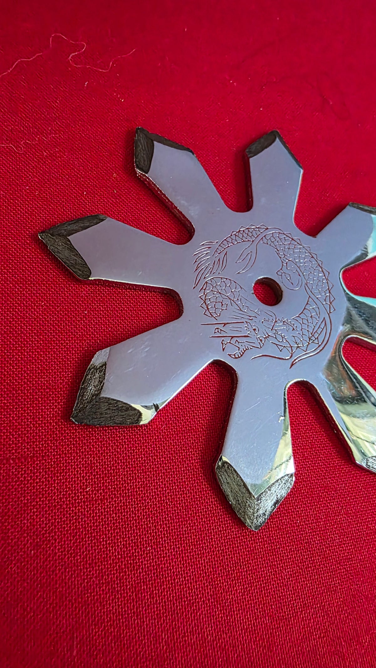 8 POINT PRO DRAGON 3.25 INCH SILVER W/ RED DRAGON DESIGN JAPAN Ref 8066