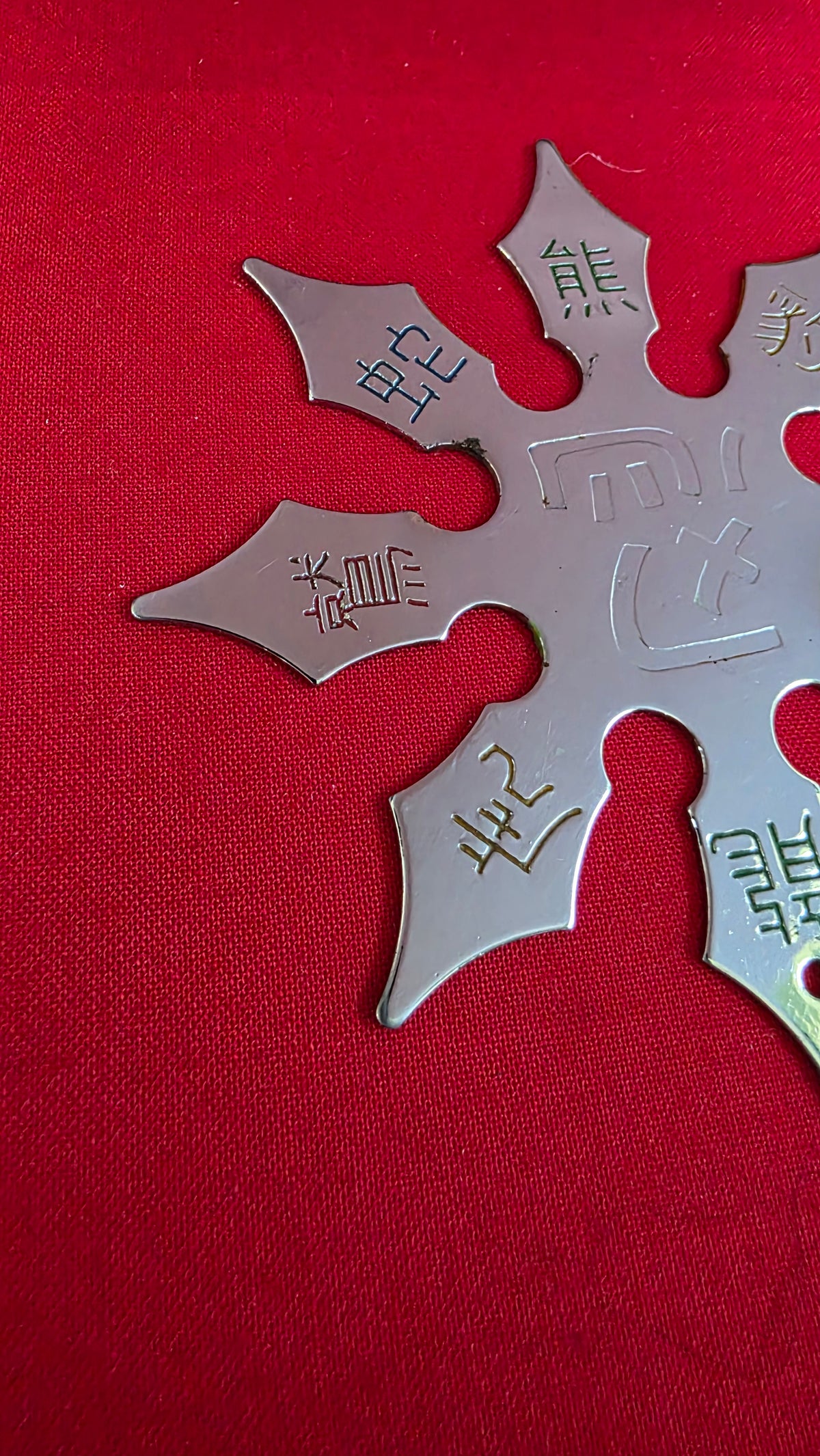 8 POINT SILVER W/ RAINBOW DESIGNS 4 INCH TAIWAN Ref 8061