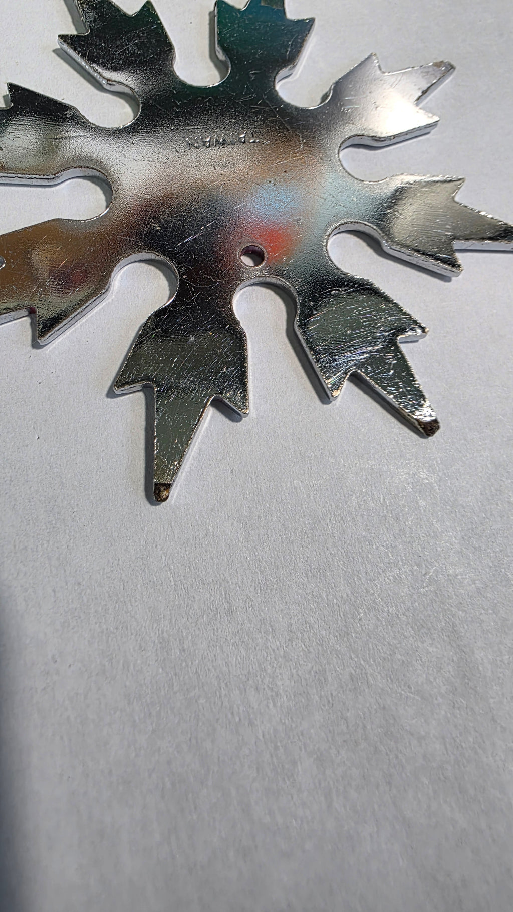 8 POINT SILVER SNOWFLAKE W/ RED YIN YANG DESIGN TAIWAN Ref 8011