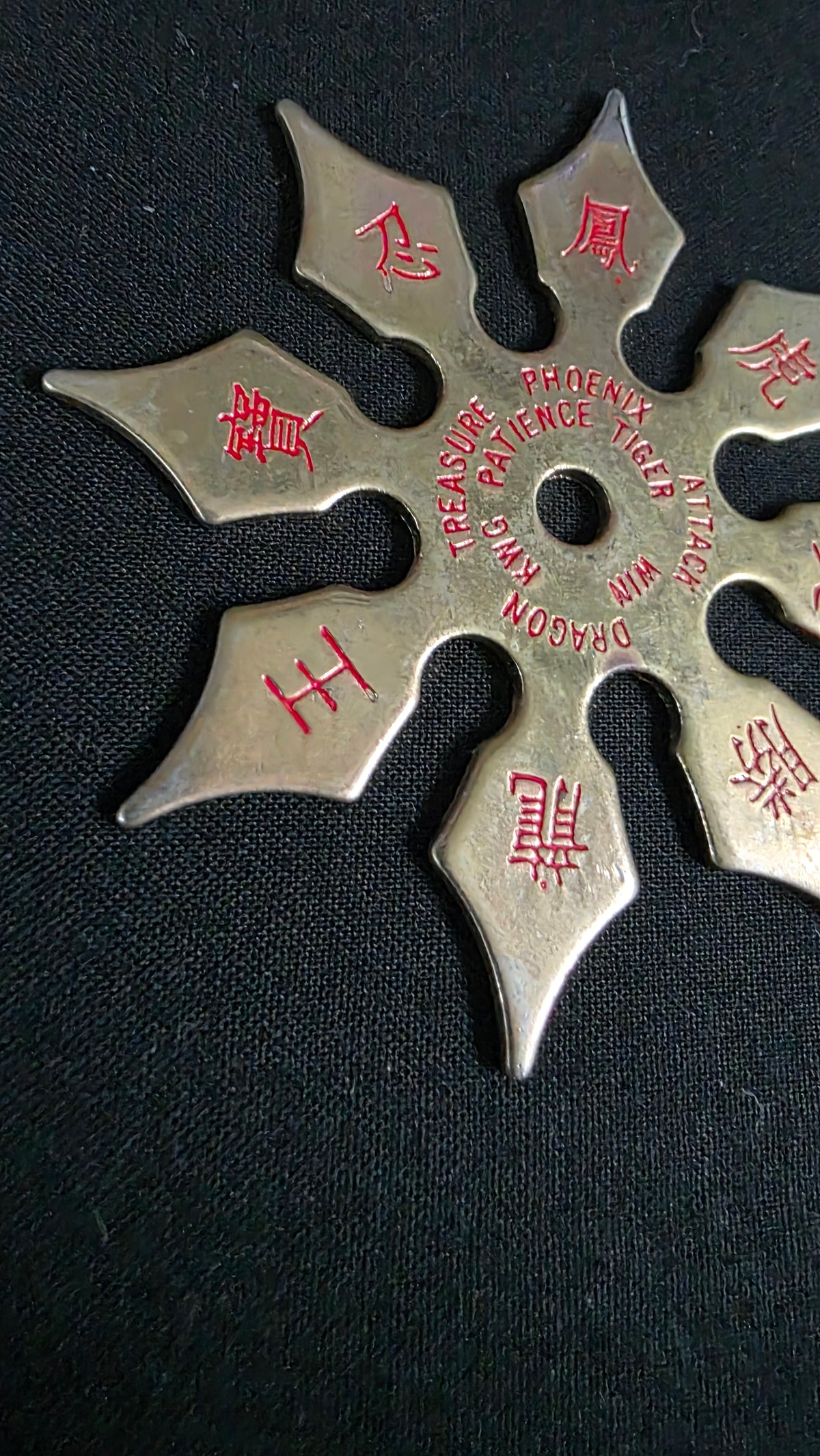 8 POINT GOLD W/ RED DESIGNS 3.25 INCH TAIWAN Ref 8046