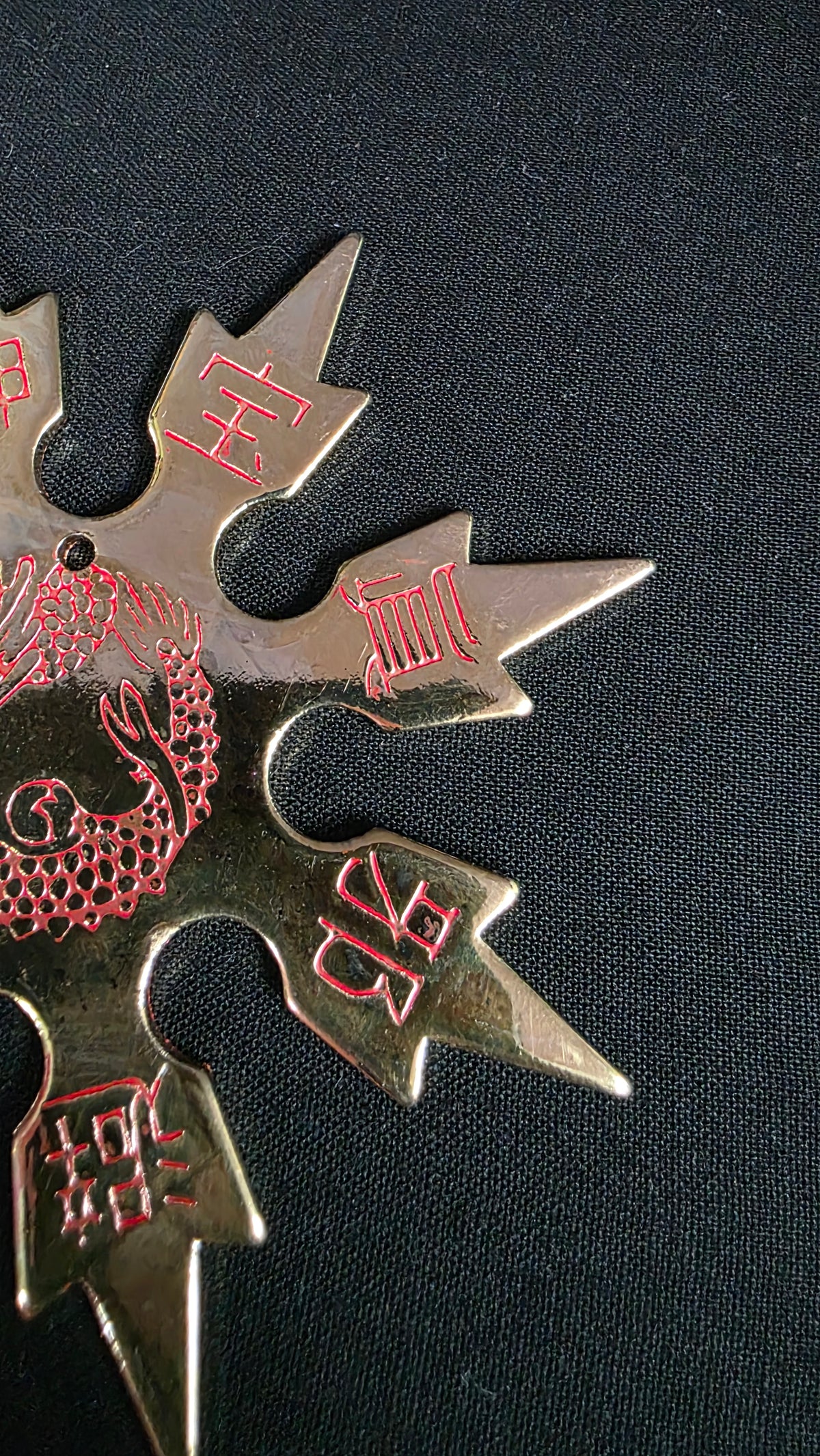 8 POINT 4 INCH GOLD W/ RED DRAGON DESIGN TAIWAN Ref 8072